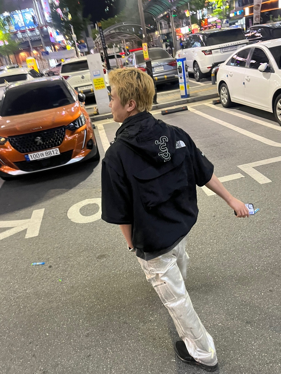 Supreme x The North Face Trekking Convertible Jacket Black - 22SS, Supreme x MM6 Maison Margiela Foil Double Knee Painter Pant Natural - 24SS 착용 스타일 - 1
