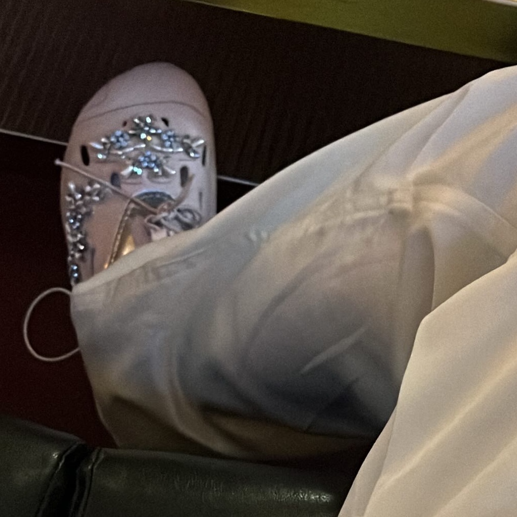 (W) Crocs x Simone Rocha Quick Trail Low Quartz 착용 스타일 - 3