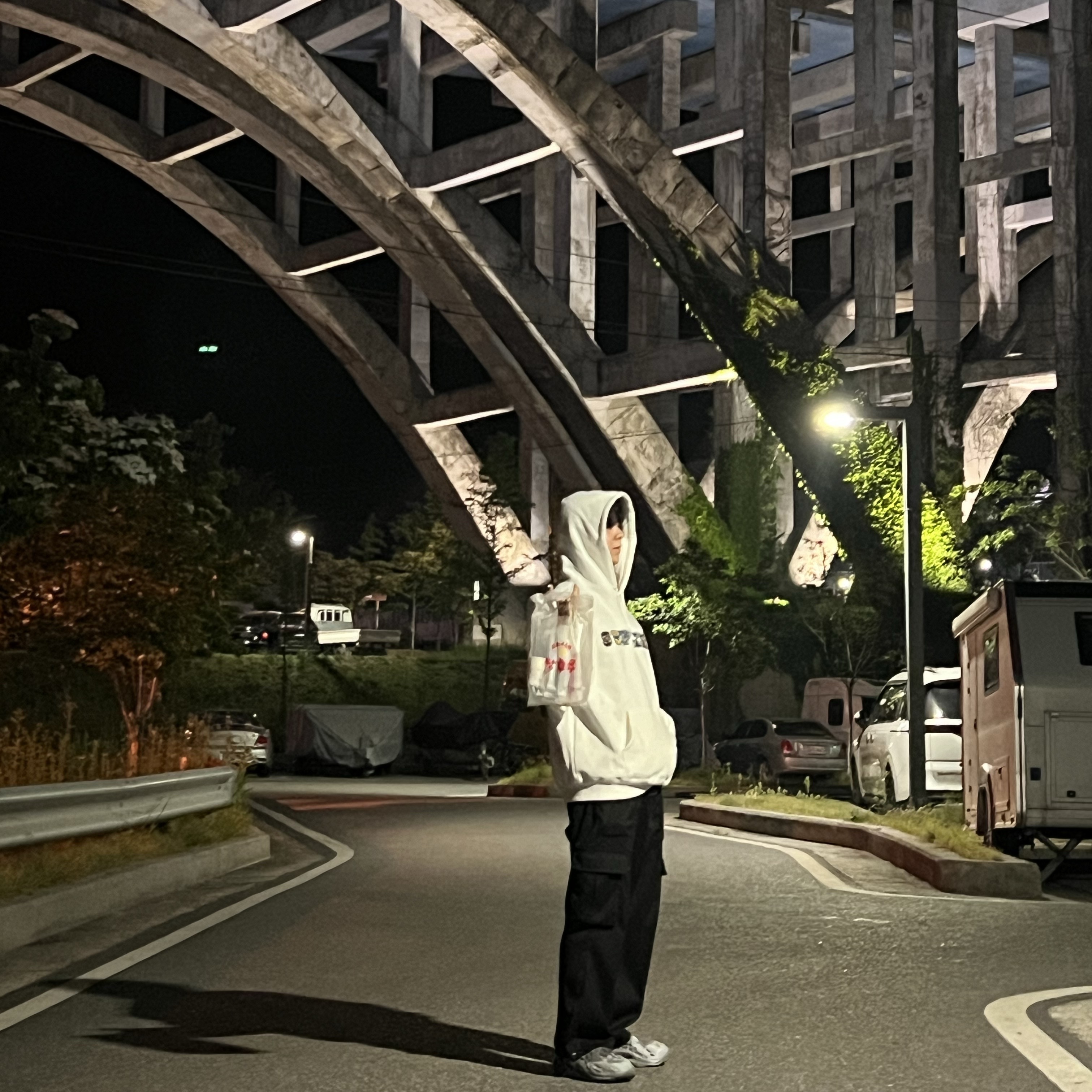 Adidas Yeezy Foam RNNR MX Granite, Supreme Collegiate Patchwork Leather Hooded Sweatshirt White - 23FW 착용 스타일