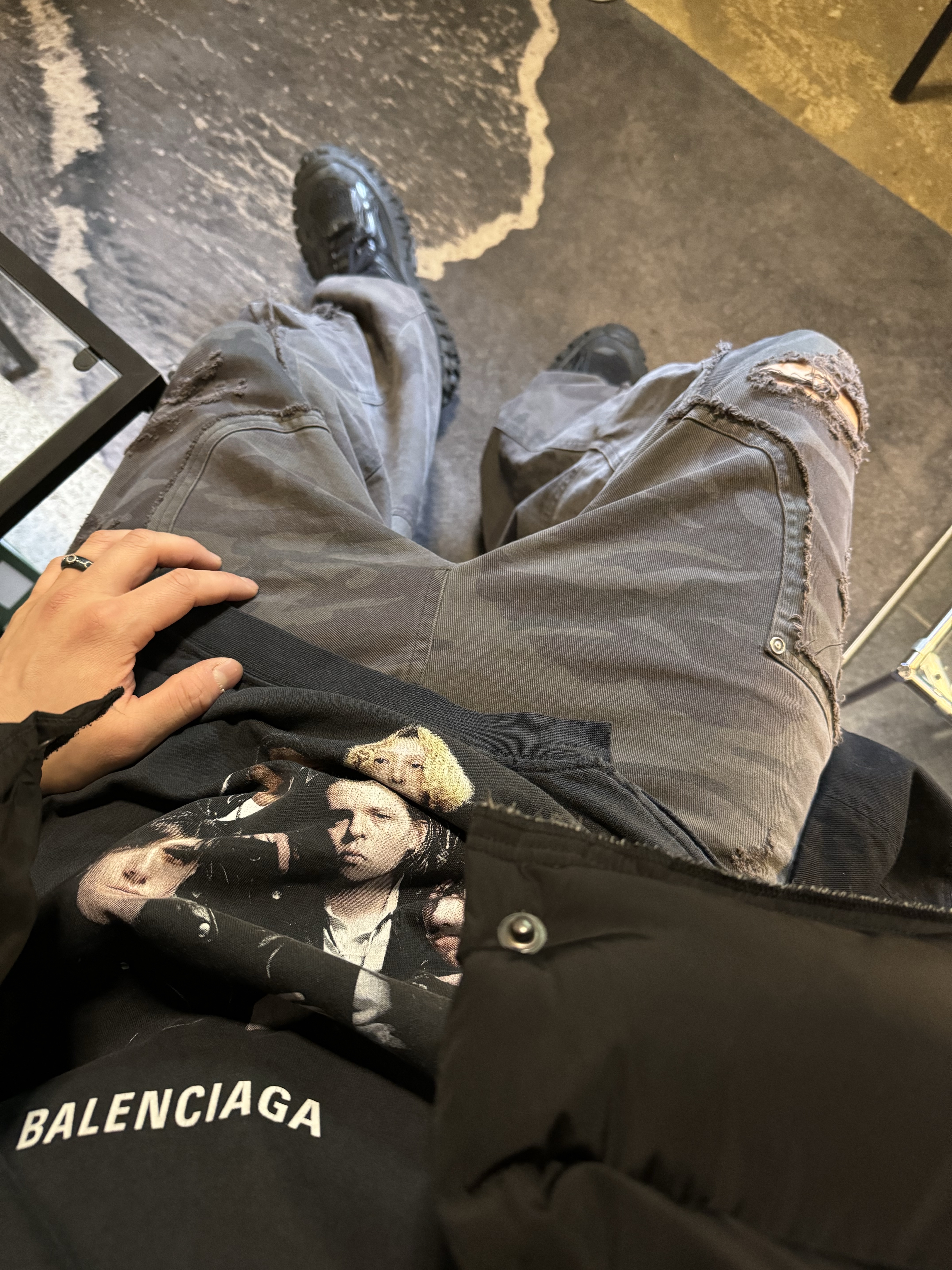 Balenciaga Defender Sneakers Black 착용 스타일 - 8
