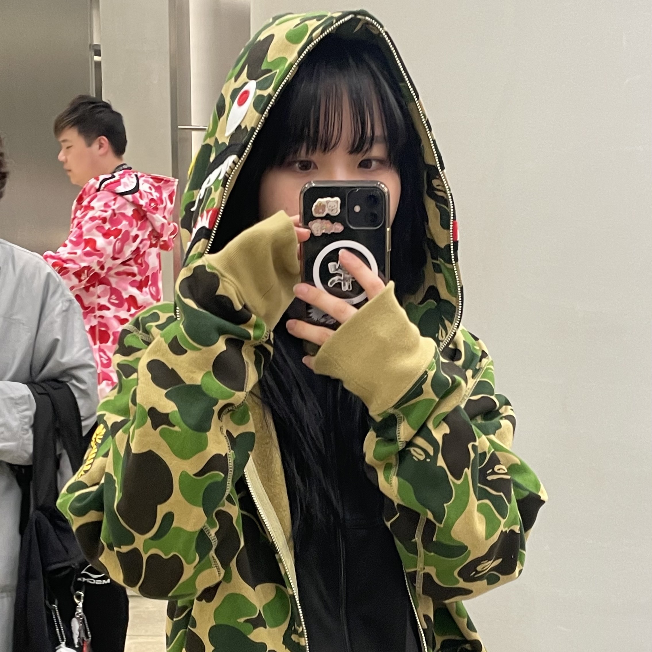 BAPE ABC Camo Shark Full Zip Hoodie Pink, BAPE PONR ABC Camo Shark Full Zip Hoodie Army Green 착용 스타일