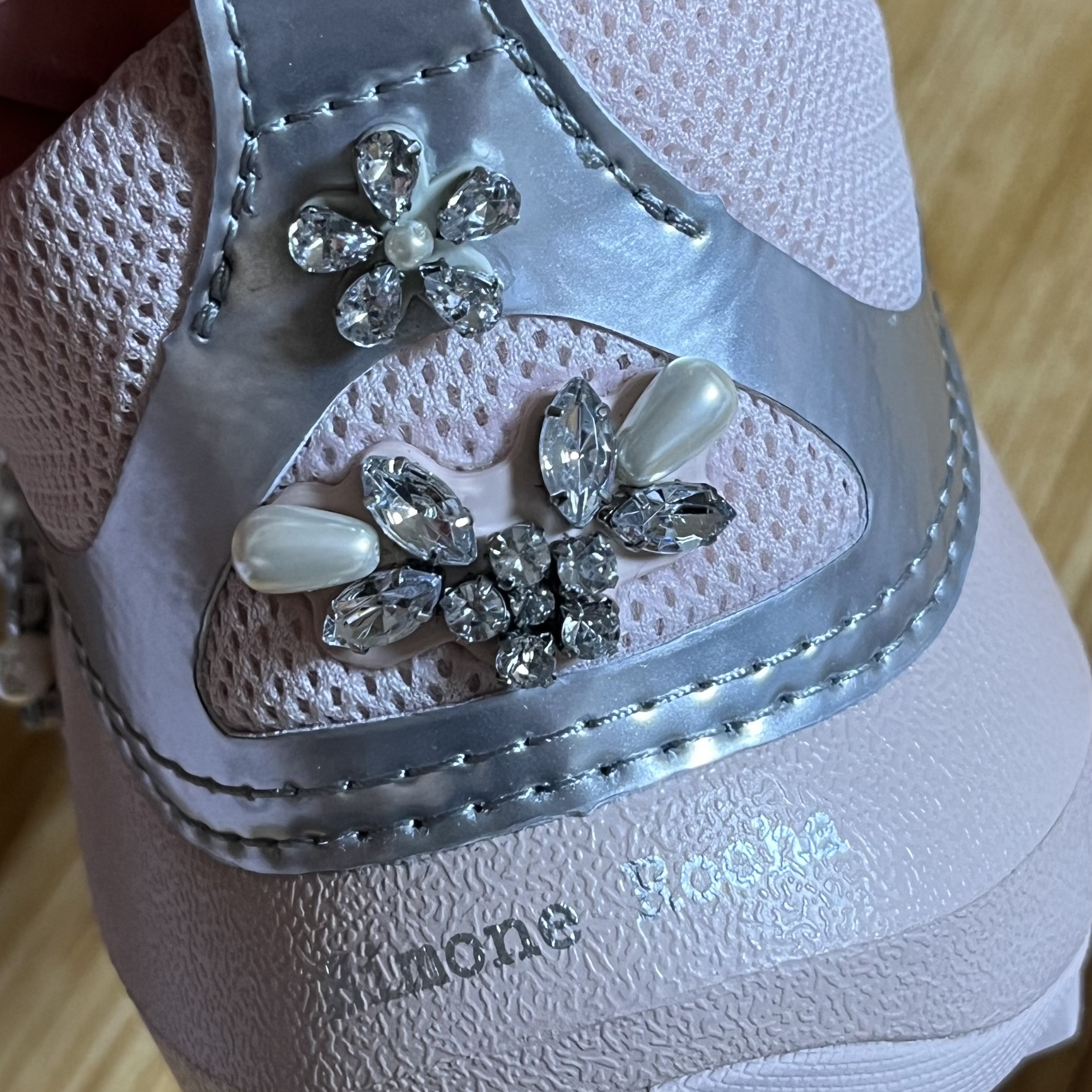 (W) Crocs x Simone Rocha Quick Trail Low Quartz 착용 스타일 - 2