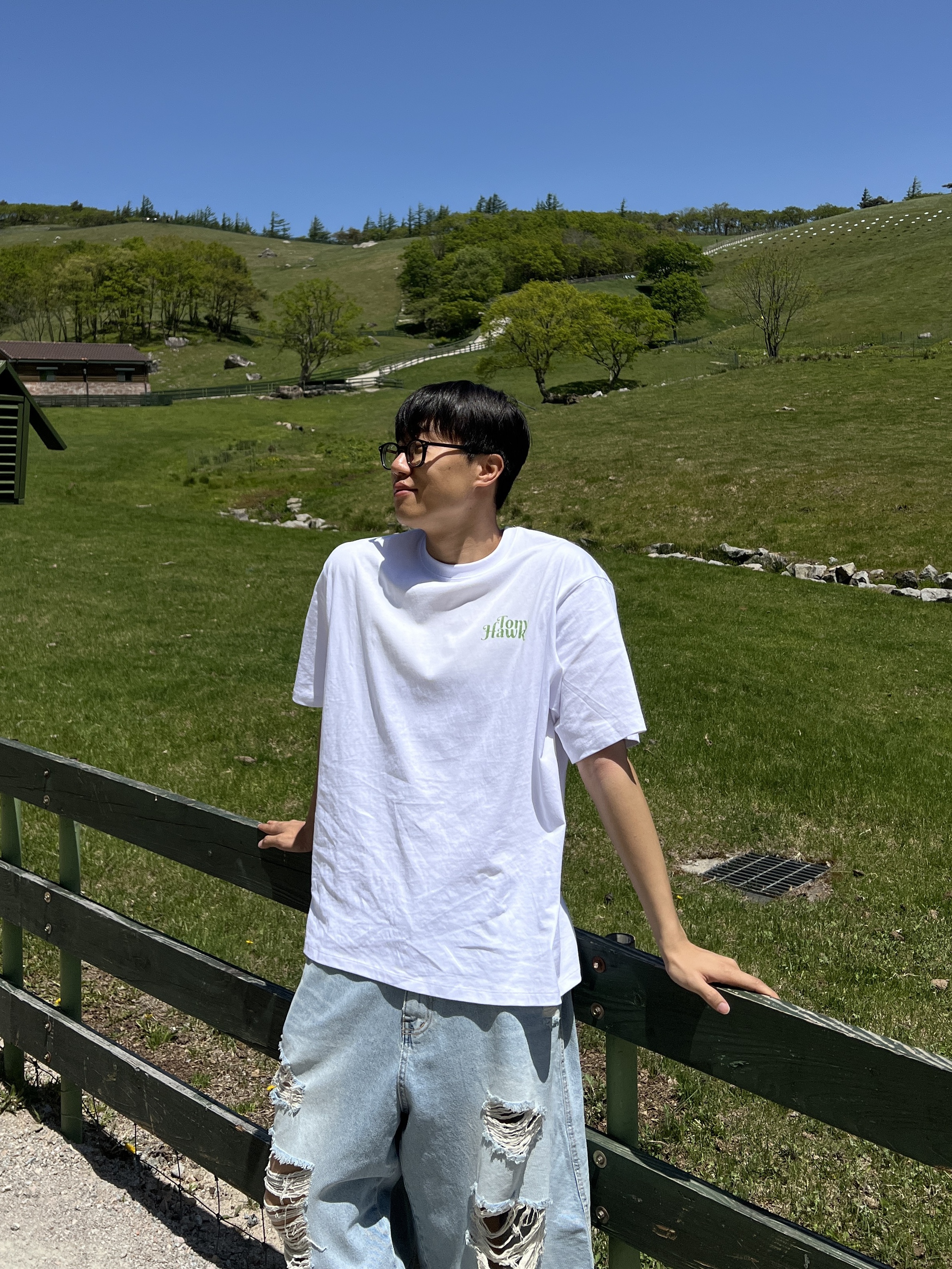 Oofos OOriginal Black, Jacquemus Le Bob Artichaut Bucket Hat Black 착용 스타일 - 4