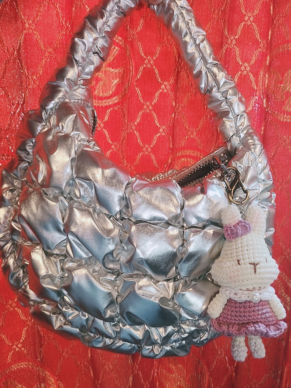 COS Quilted Micro Bag Silver 착용 스타일