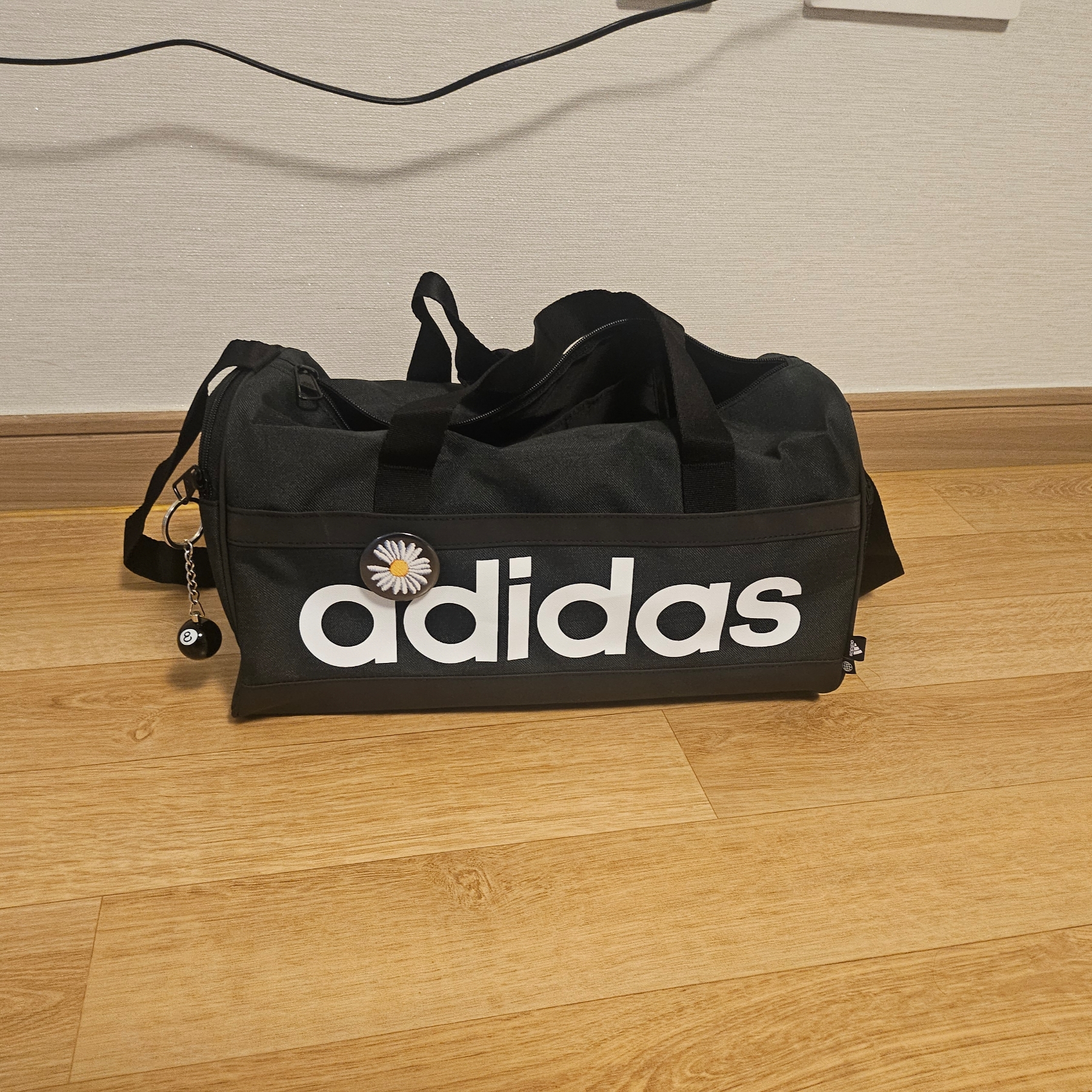 Adidas Essentials Linear XS Duffle Bag Black 착용 스타일