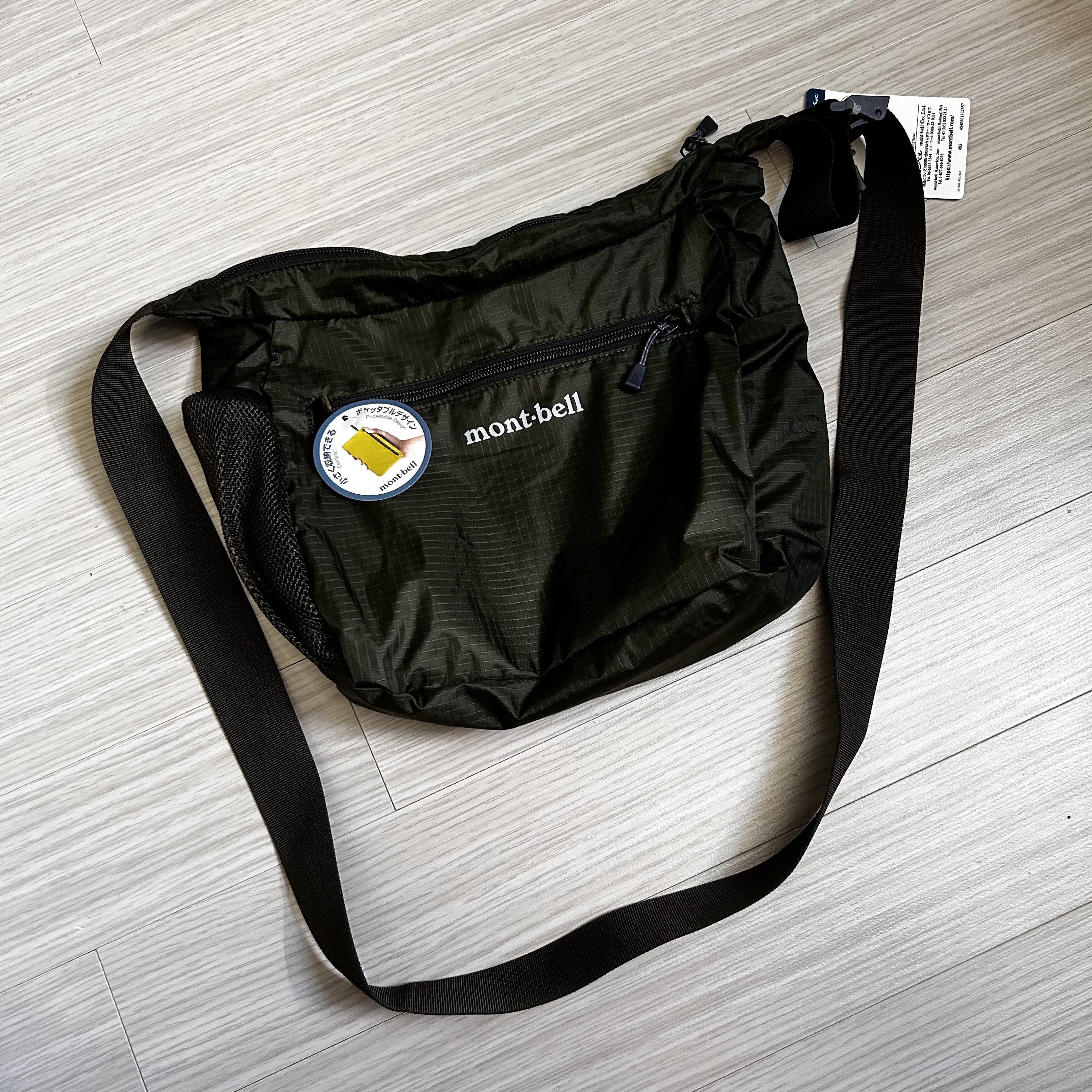 Montbell Pocketable Light Shoulder Bag Small Khaki Green 착용 스타일 - 1