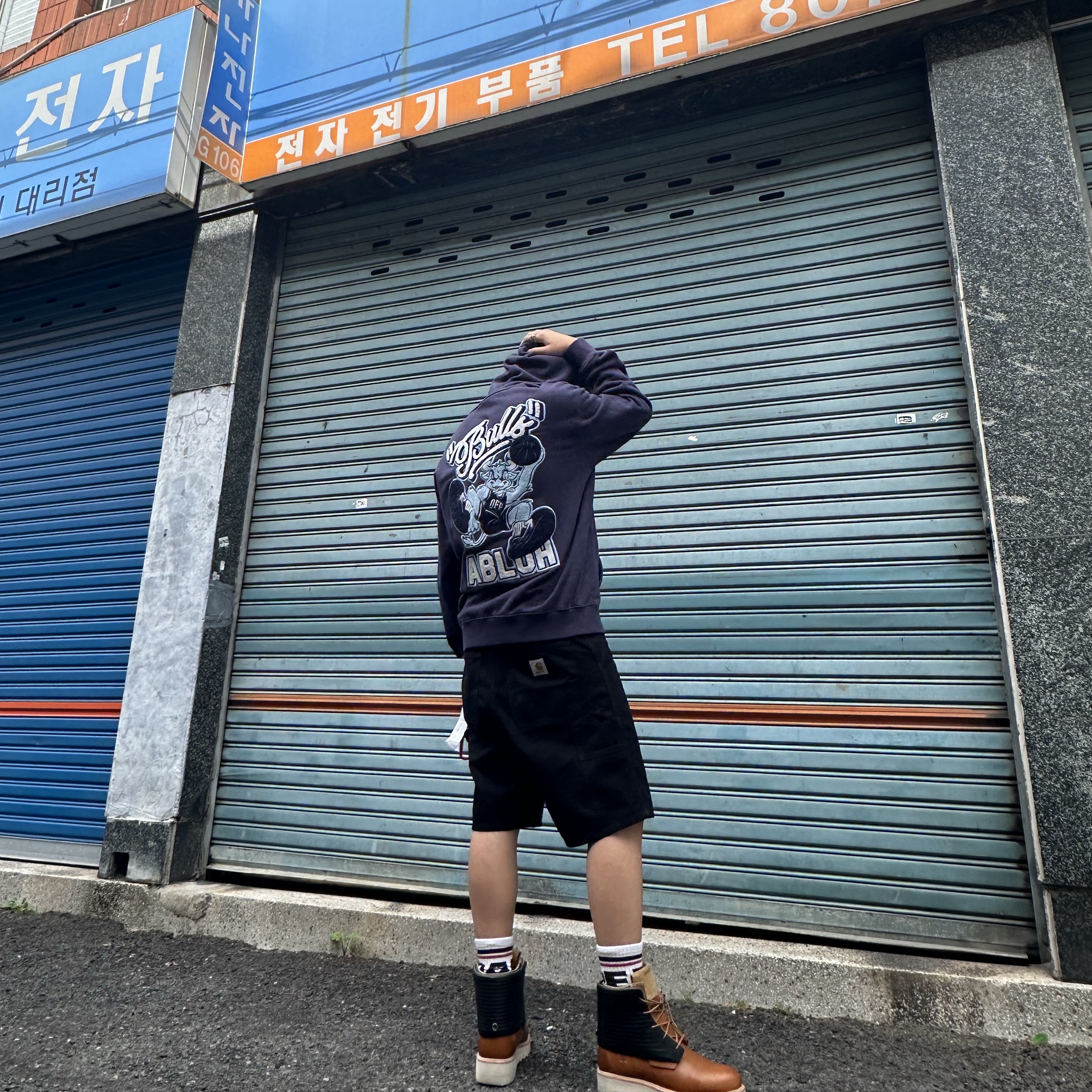 Off-White C/O Chicago Bulls Hoodie Navy Blue 착용 스타일