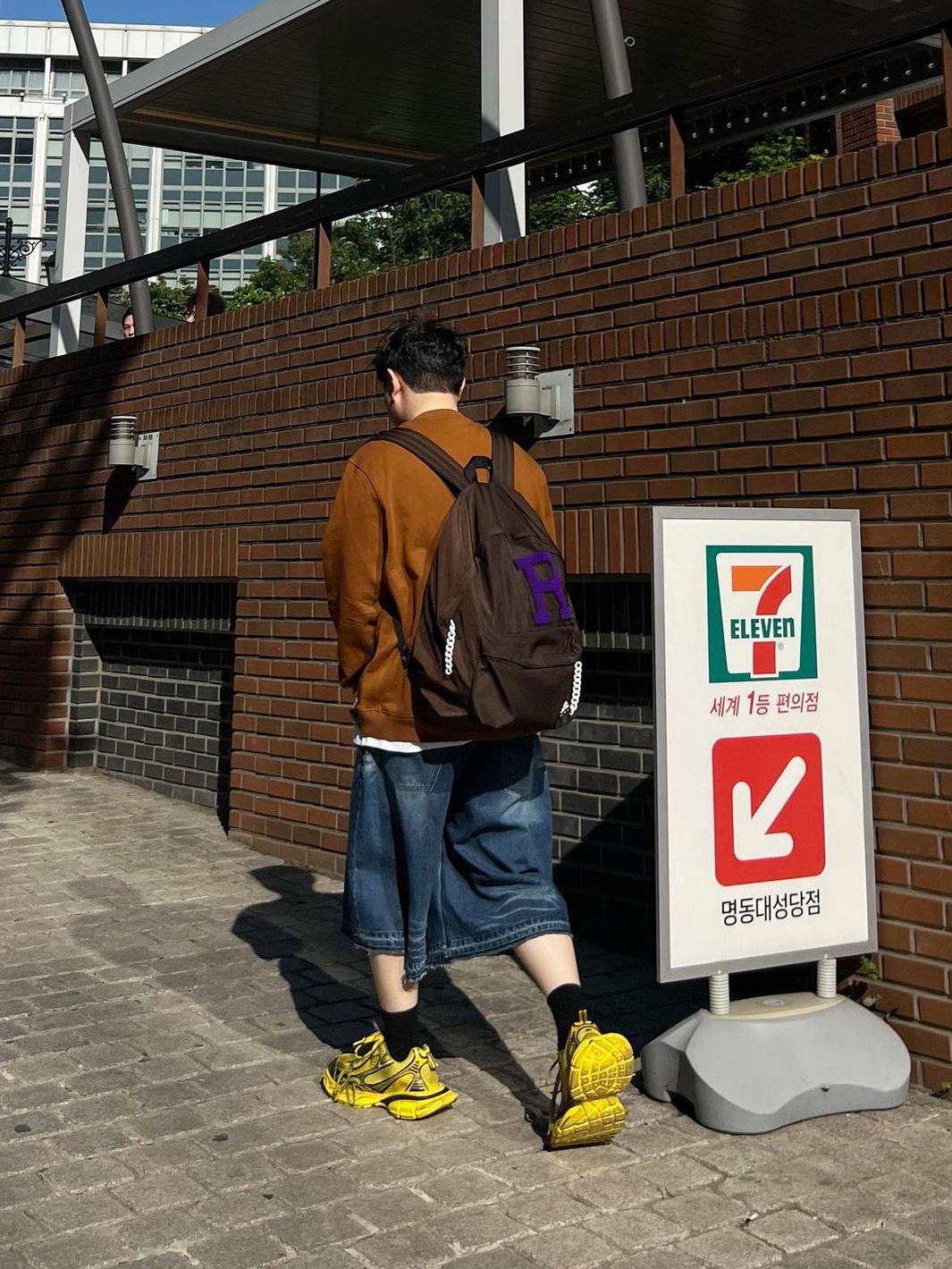 Balenciaga 3XL Sneakers Yellow Black 착용 스타일