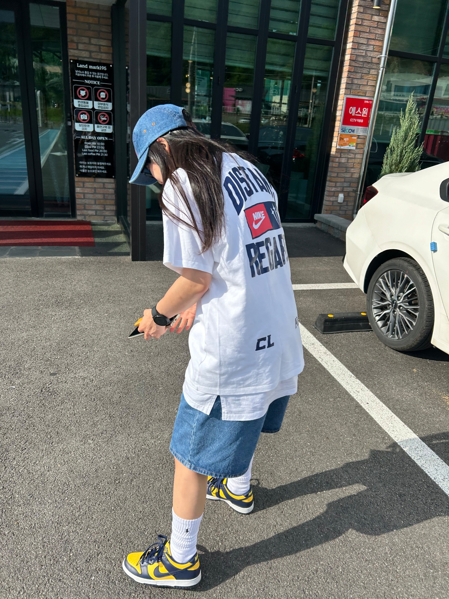 Nike x Drake Nocta x Cactus Plant Flea Market Souvenir Cactus T-Shirt White (DR2630-100), Supreme Washed Chino Twill Camp Cap Denim - 22FW 착용 스타일 - 2