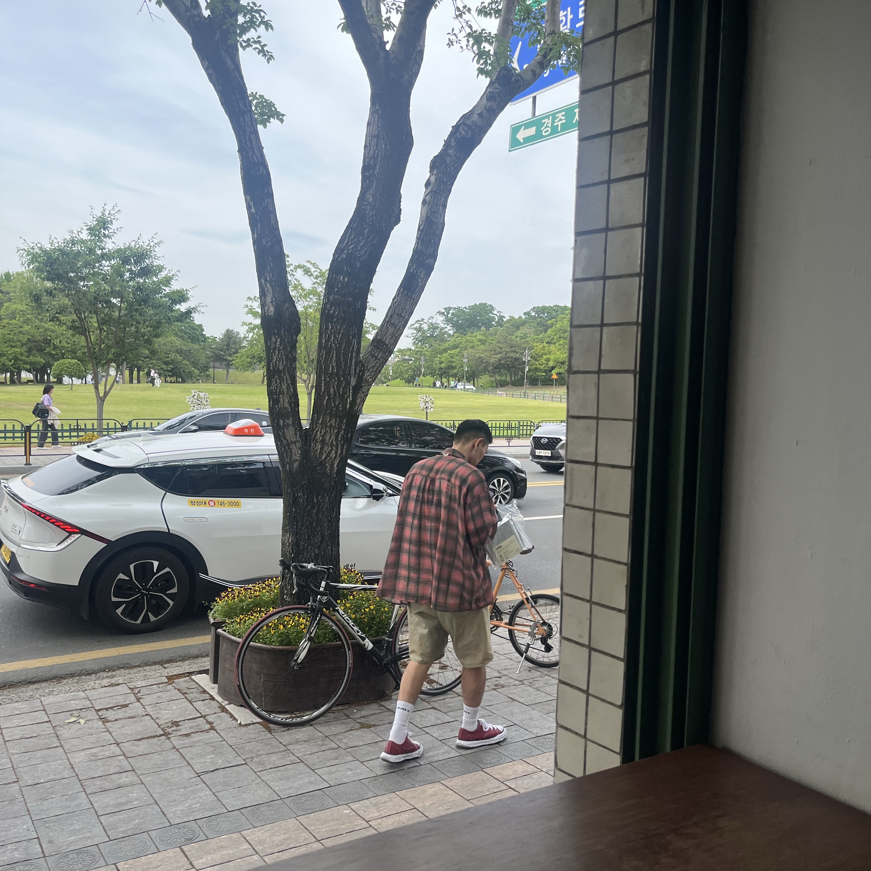 Stussy Denim Big OL' Shorts Sandwash, Maison Mihara Yasuhiro Peterson23 OG Sole Canvas Low-top Sneakers Bordeaux 착용 스타일 - 2