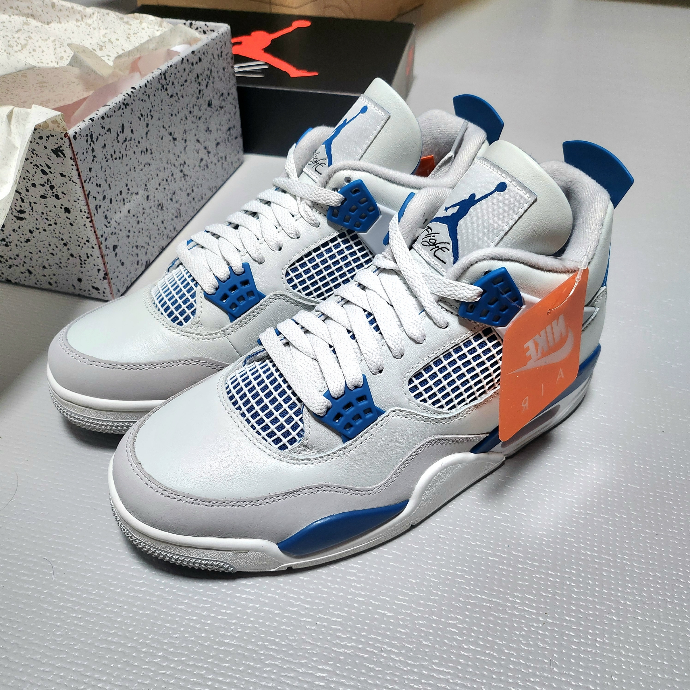 Jordan 4 Retro Industrial Blue 착용 스타일