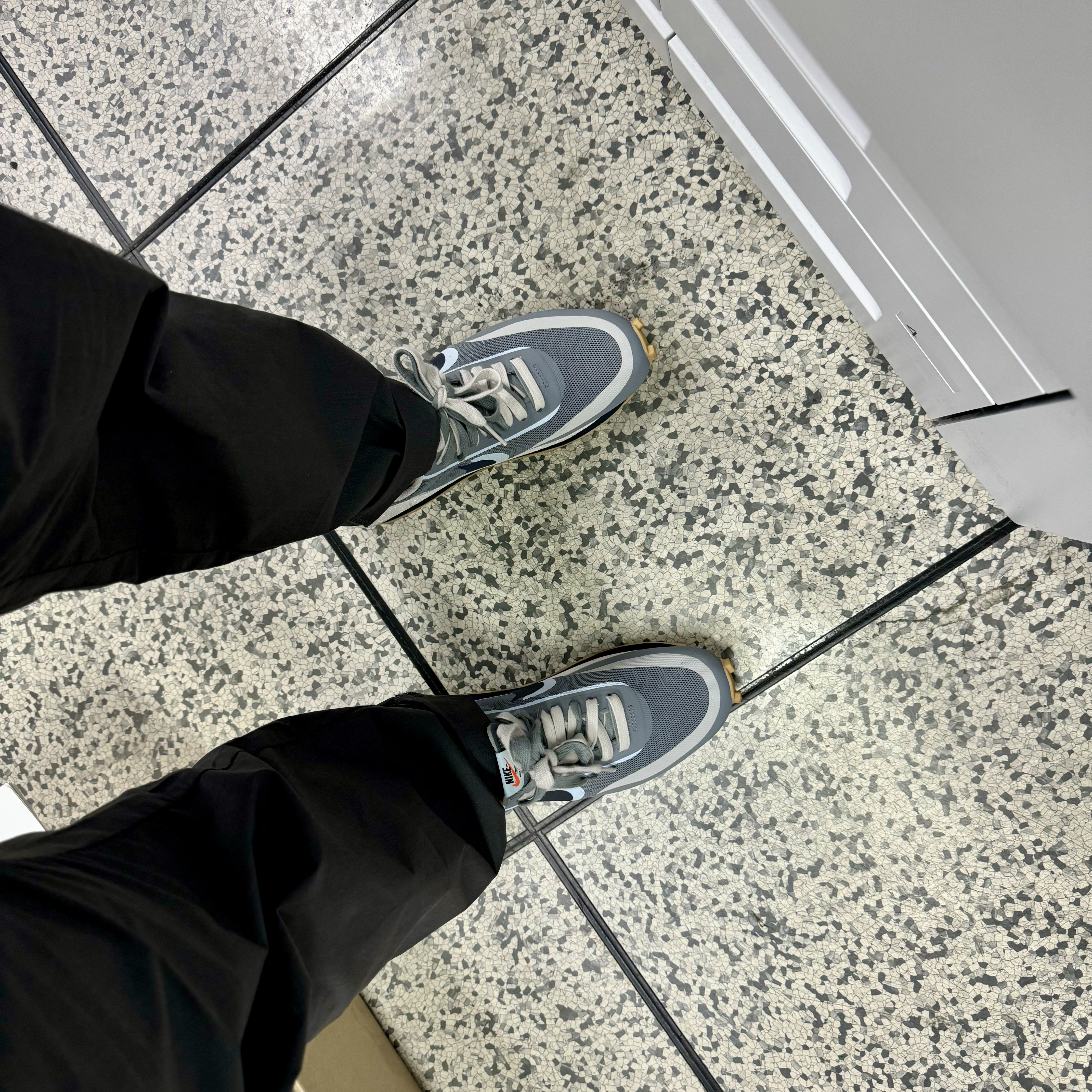 Nike x Sacai x Clot LDWaffle Cool Grey 착용 스타일 - 2
