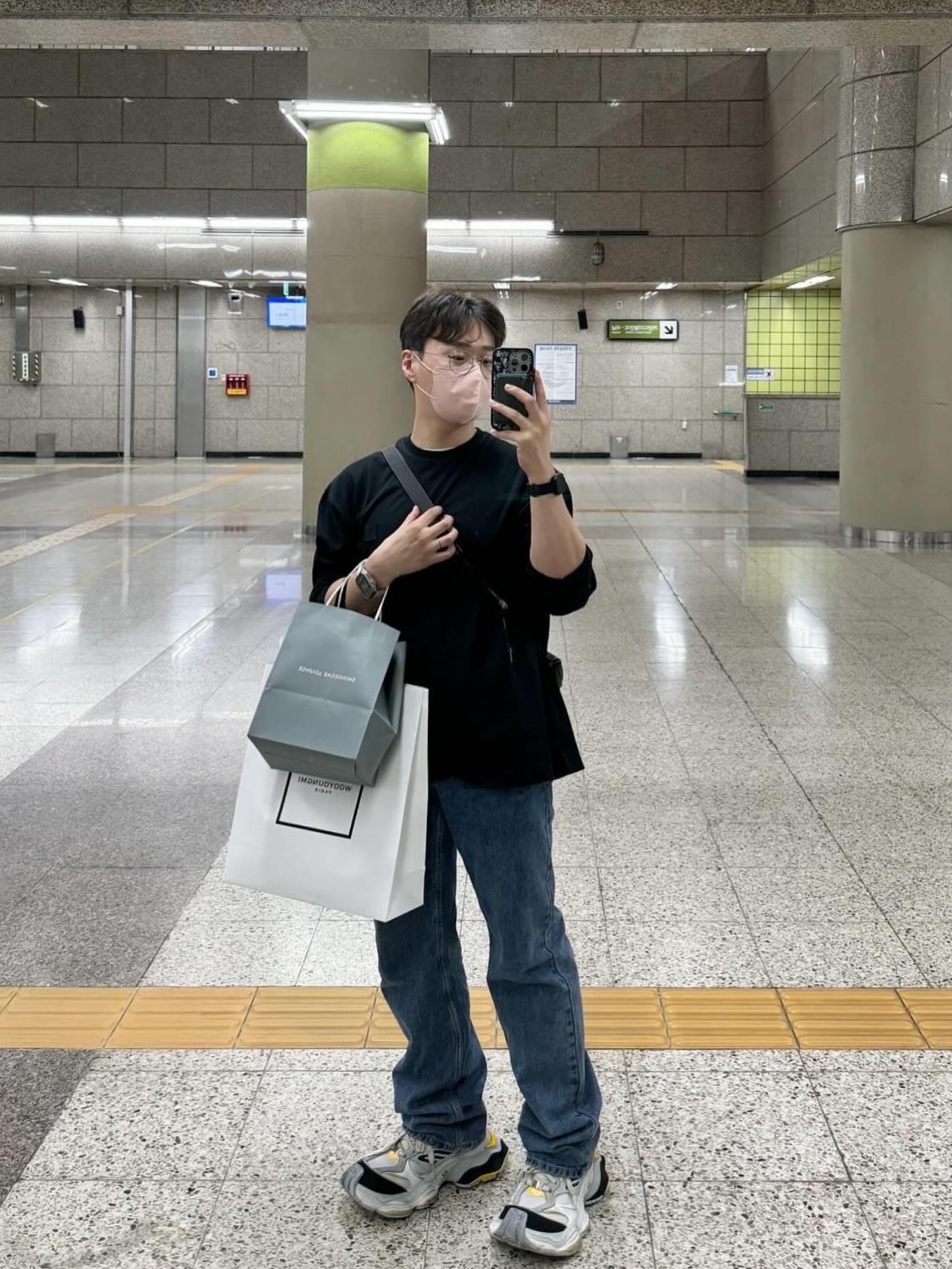 Wooyoungmi Long Straight Denim Pants Blue -23FW, Balenciaga Cargo Sneakers Grey Black Yellow 착용 스타일 - 4