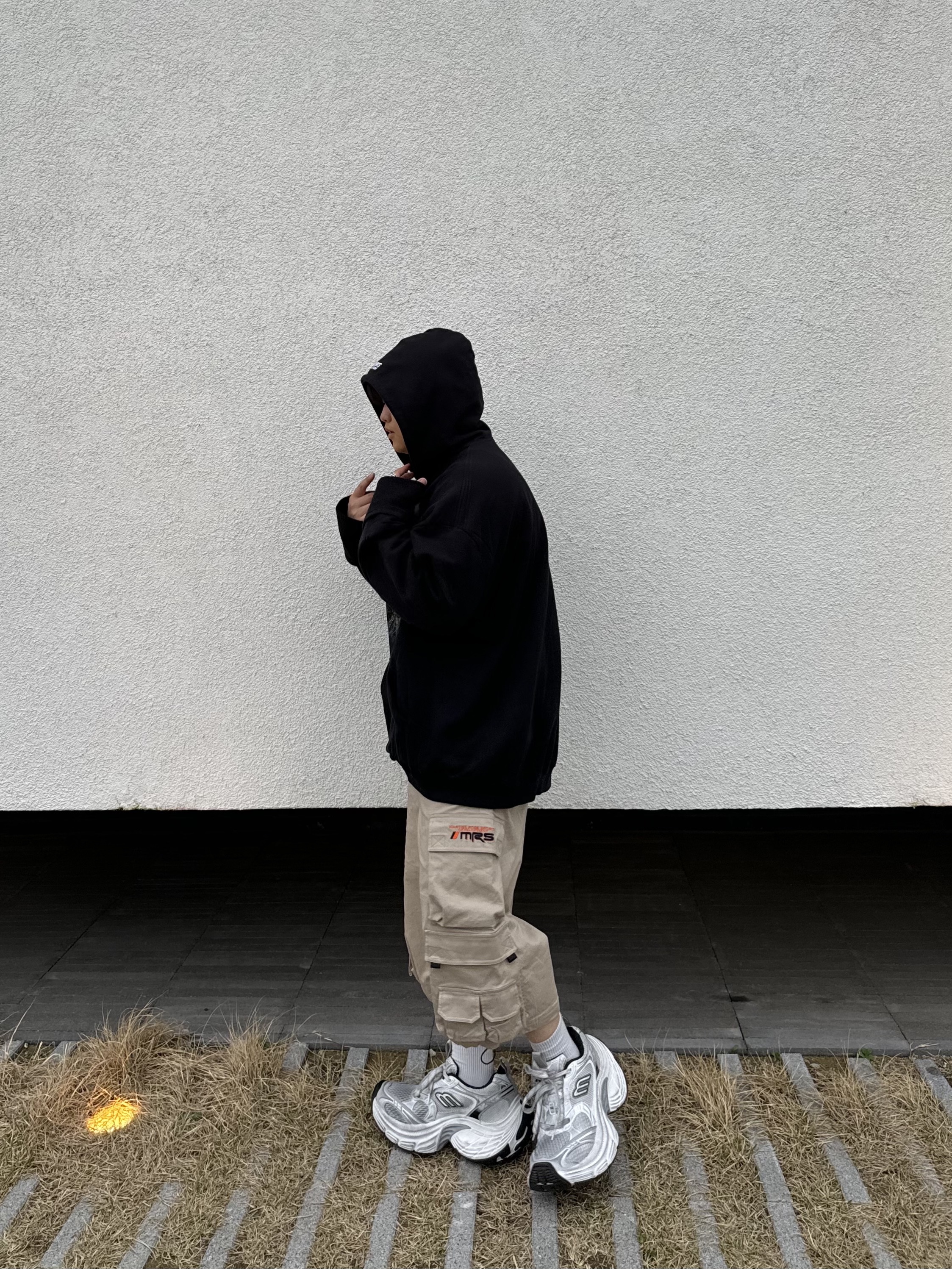 Balenciaga 10XL Sneakers White Grey Silver Black 착용 스타일