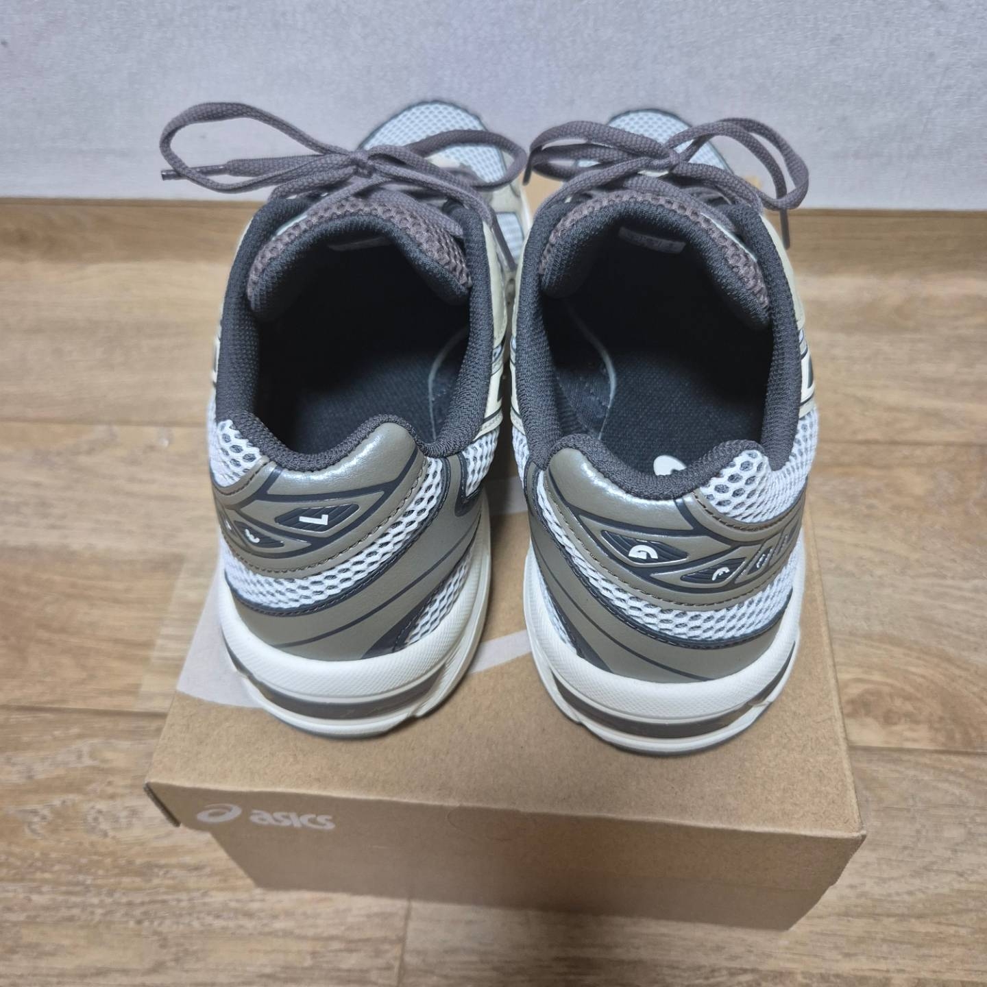 Asics Gel-1130 Birch Dark Taupe - Korea Exclusive 착용 스타일 - 3