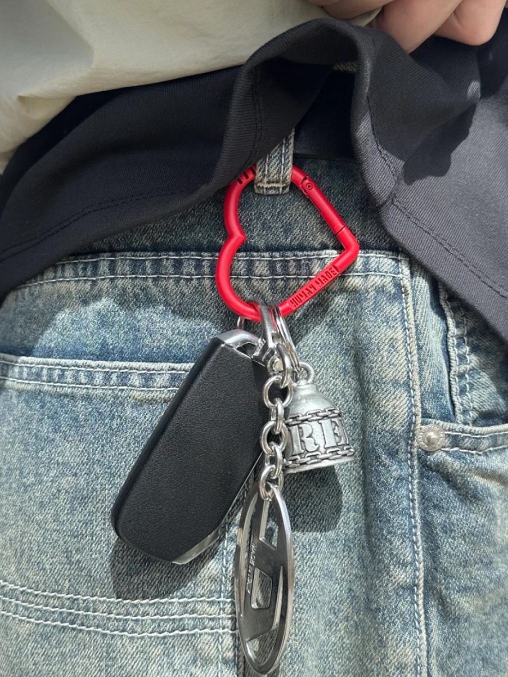 Human Made Carabiner 70mm Silver, Supreme CDW Delta Carabiner Silver - 24SS 착용 스타일 - 8