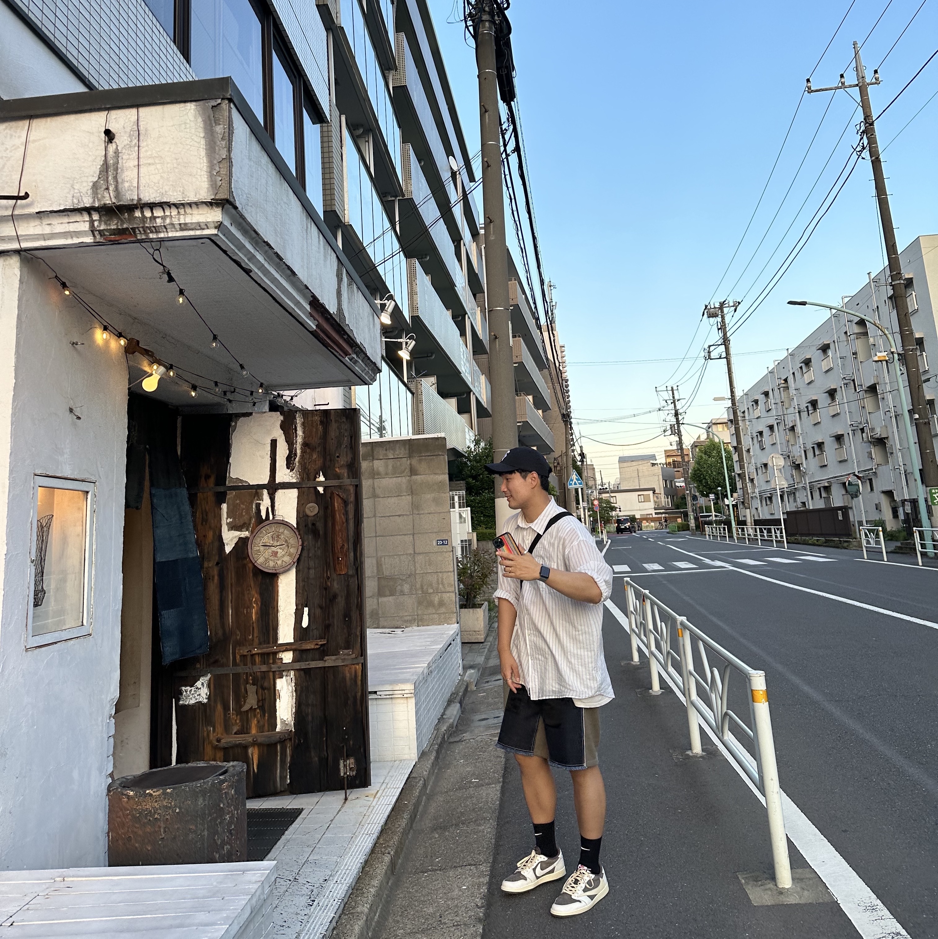Jordan 1 x Travis Scott Retro Low OG SP Sail and Ridgerock, Supreme Seersucker S Logo 6-Panel Black - 24SS 착용 스타일 - 1