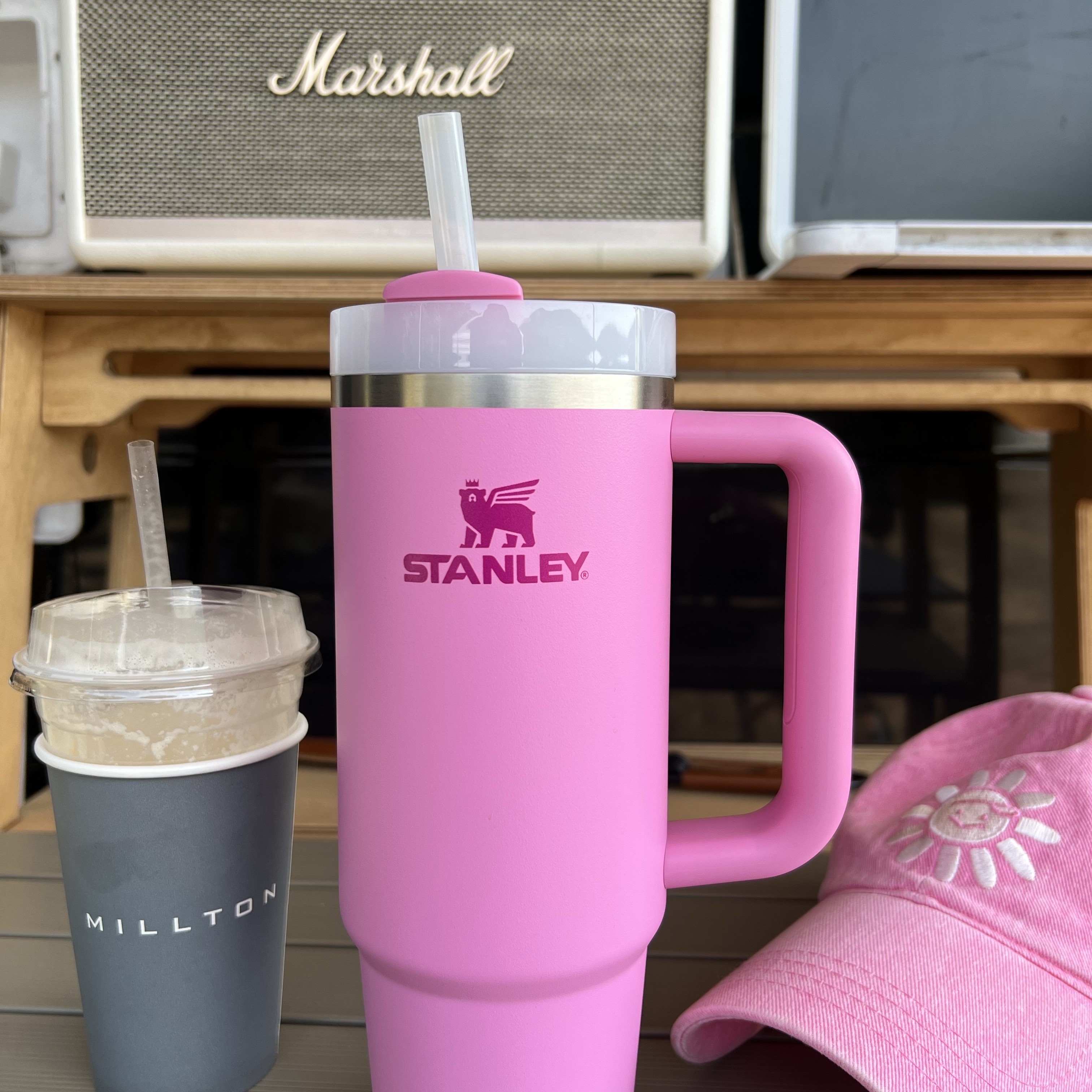 Stanley The Quencher H2.0 Flowstate Tumbler 887ml Peony 착용 스타일 - 1