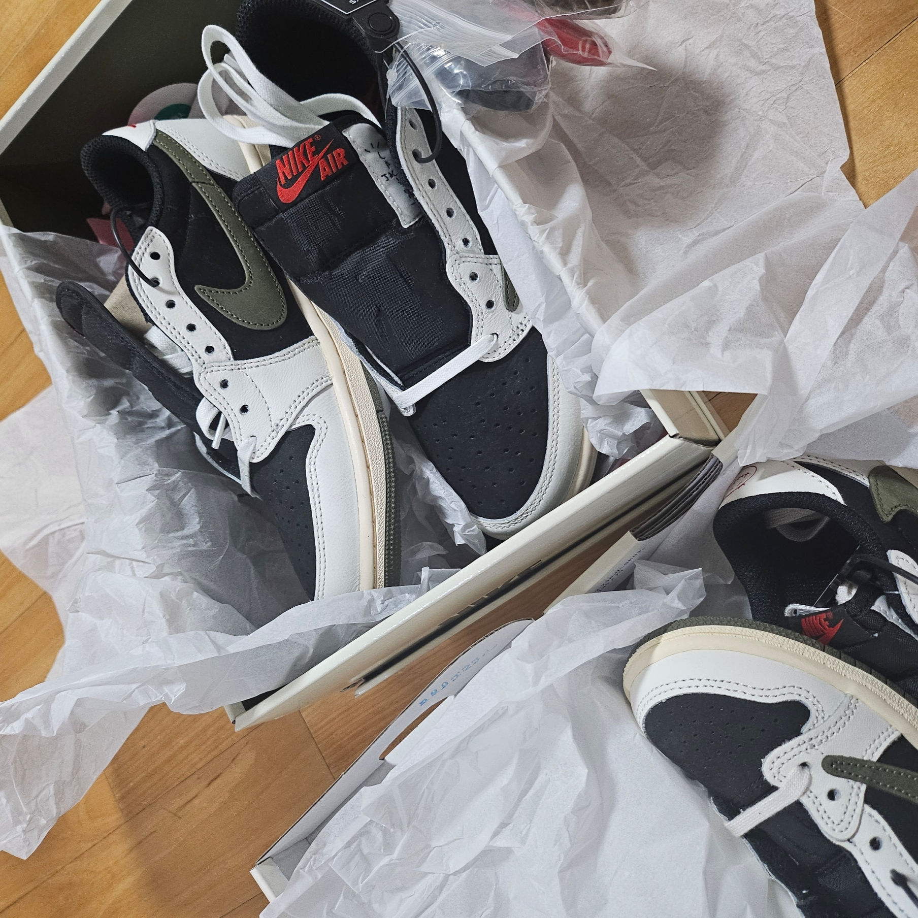 (W) Jordan 1 x Travis Scott Retro Low OG SP Medium Olive 착용 스타일