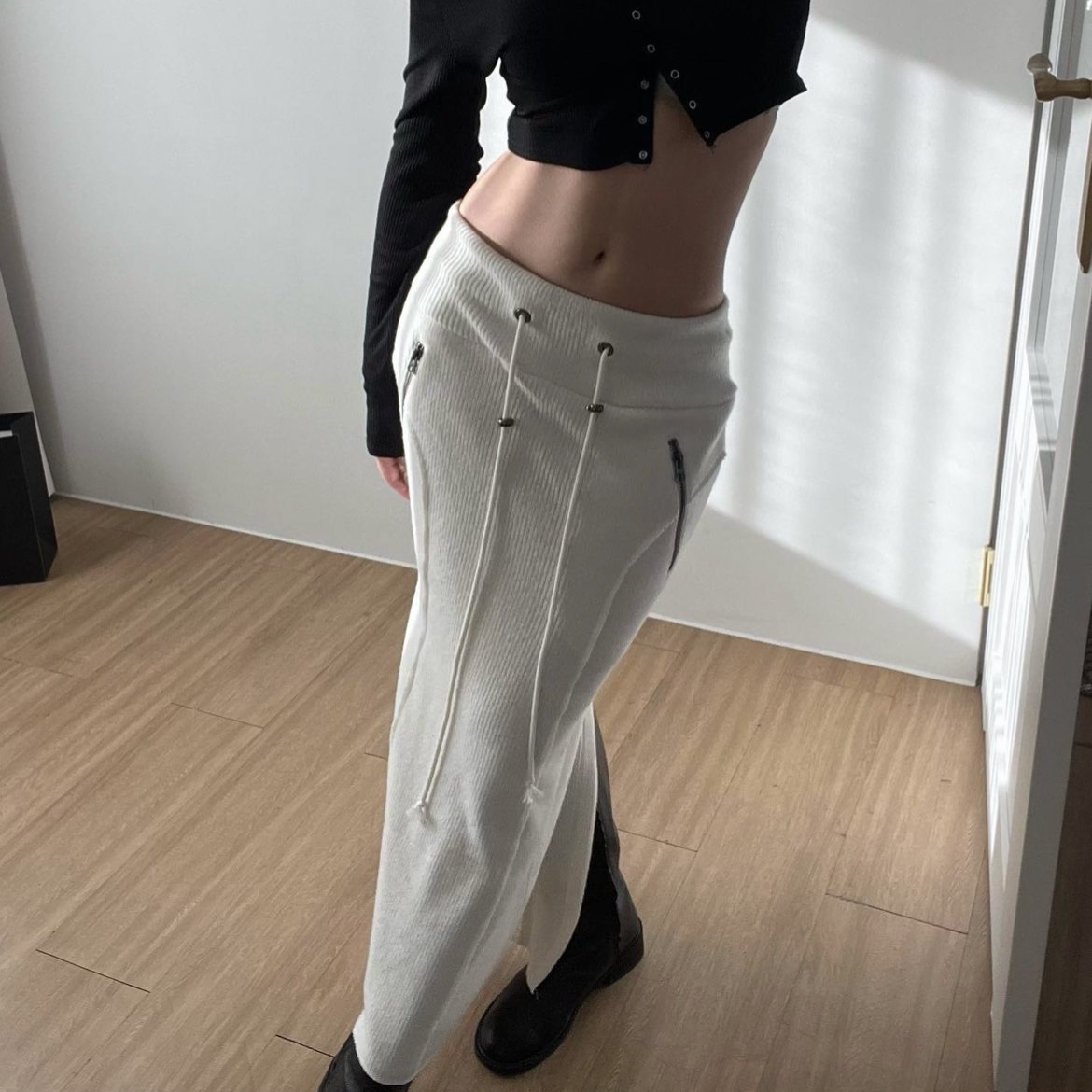 [KREAM 단독] Bonnae Women Wool Skirt Ivory 착용 스타일