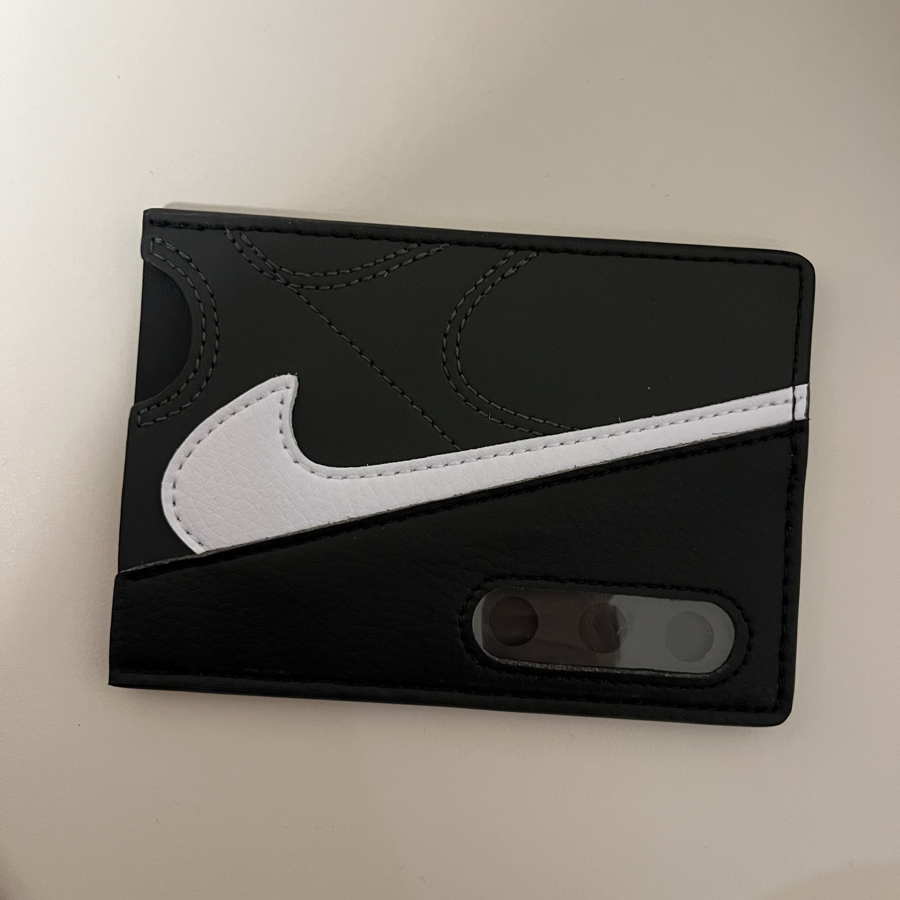 Nike Icon Air Max 90 Card Wallet Black 착용 스타일