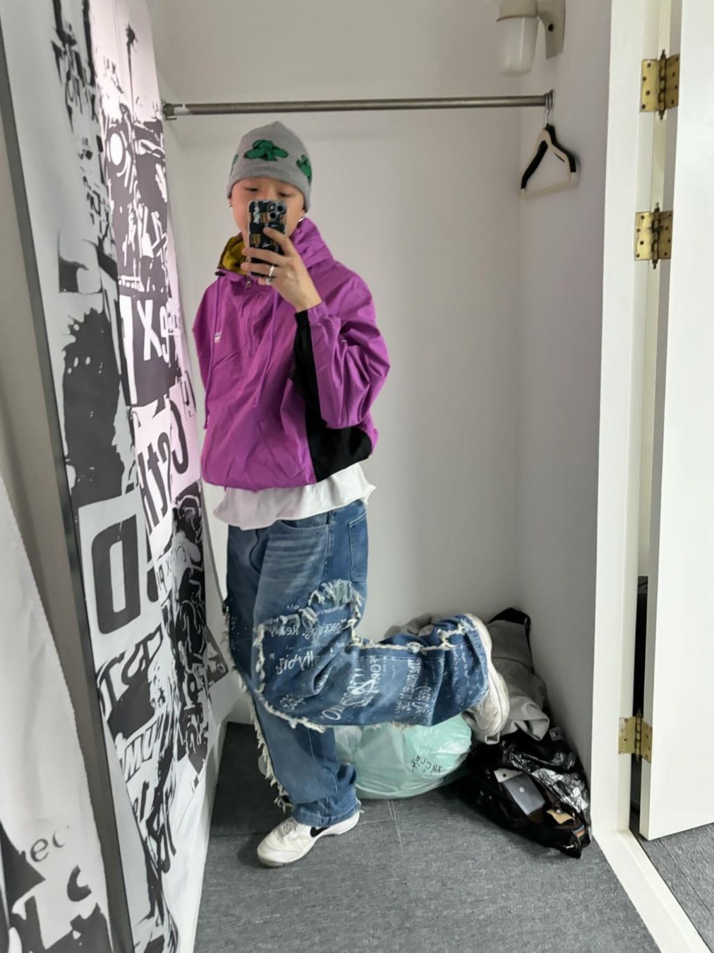 Cotchs Hitchhiker Denim Pants, Cotchs Hitchhiker Windbreaker Magenta 착용 스타일
