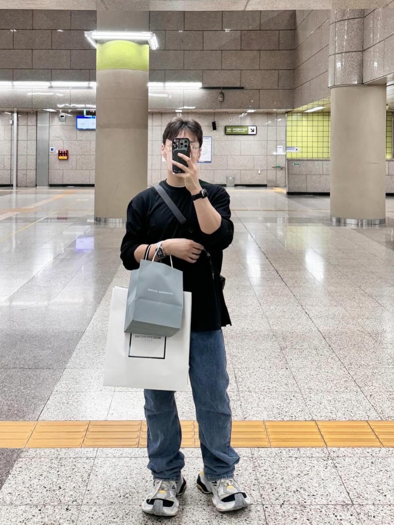 Wooyoungmi Long Straight Denim Pants Blue -23FW, Balenciaga Cargo Sneakers Grey Black Yellow 착용 스타일 - 3