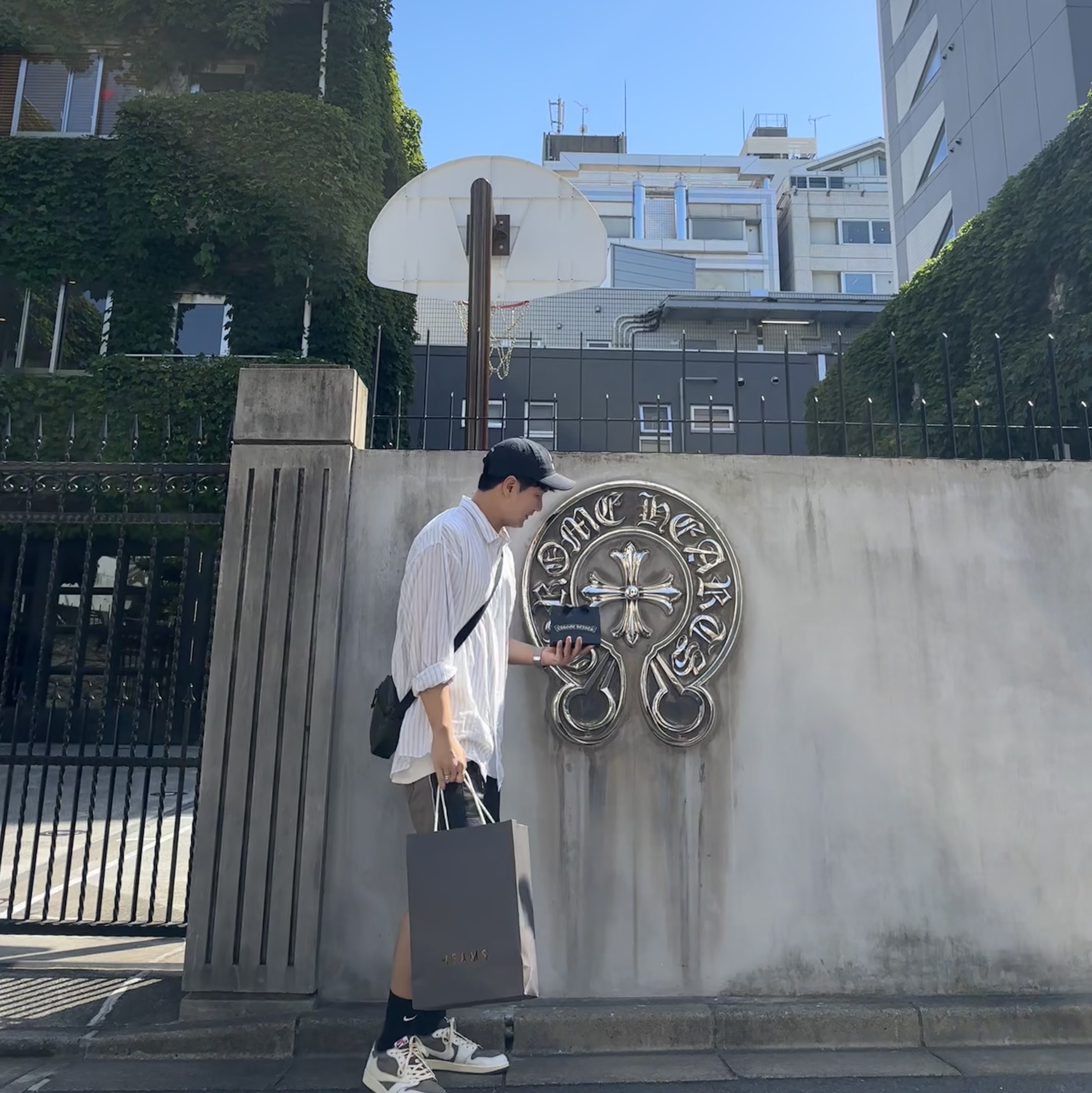 Jordan 1 x Travis Scott Retro Low OG SP Sail and Ridgerock, Supreme Seersucker S Logo 6-Panel Black - 24SS 착용 스타일 - 2