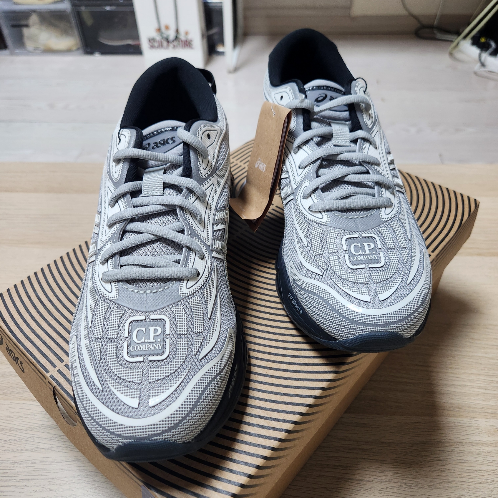 Asics x C.P. Company Gel-Quantum 360 VIII Cement Grey 착용 스타일 - 8