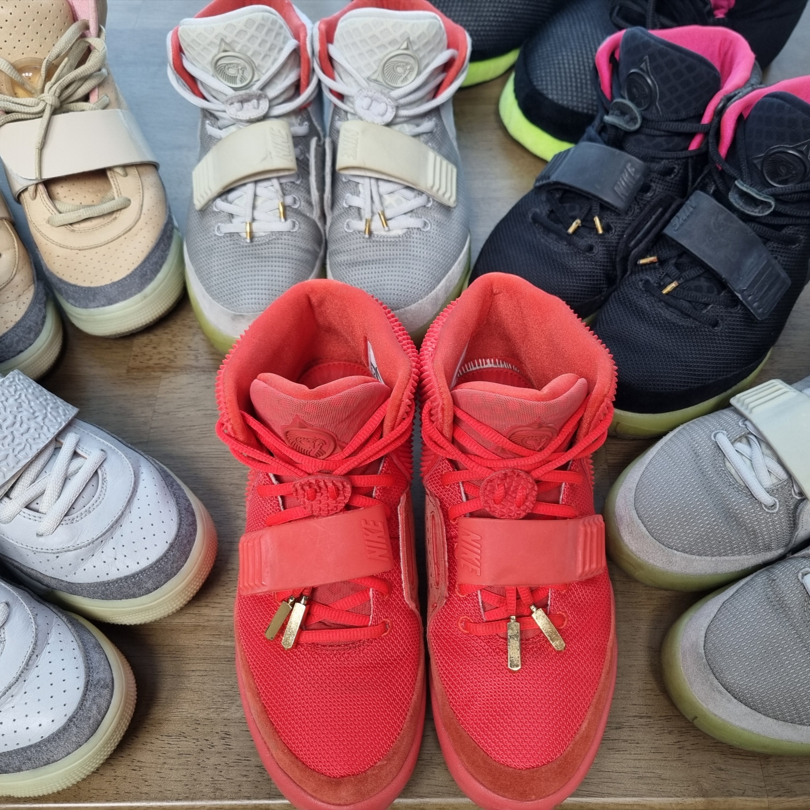 Nike Air Yeezy 2 Red October, Nike Air Yeezy 2 Solar Red 착용 스타일 - 2
