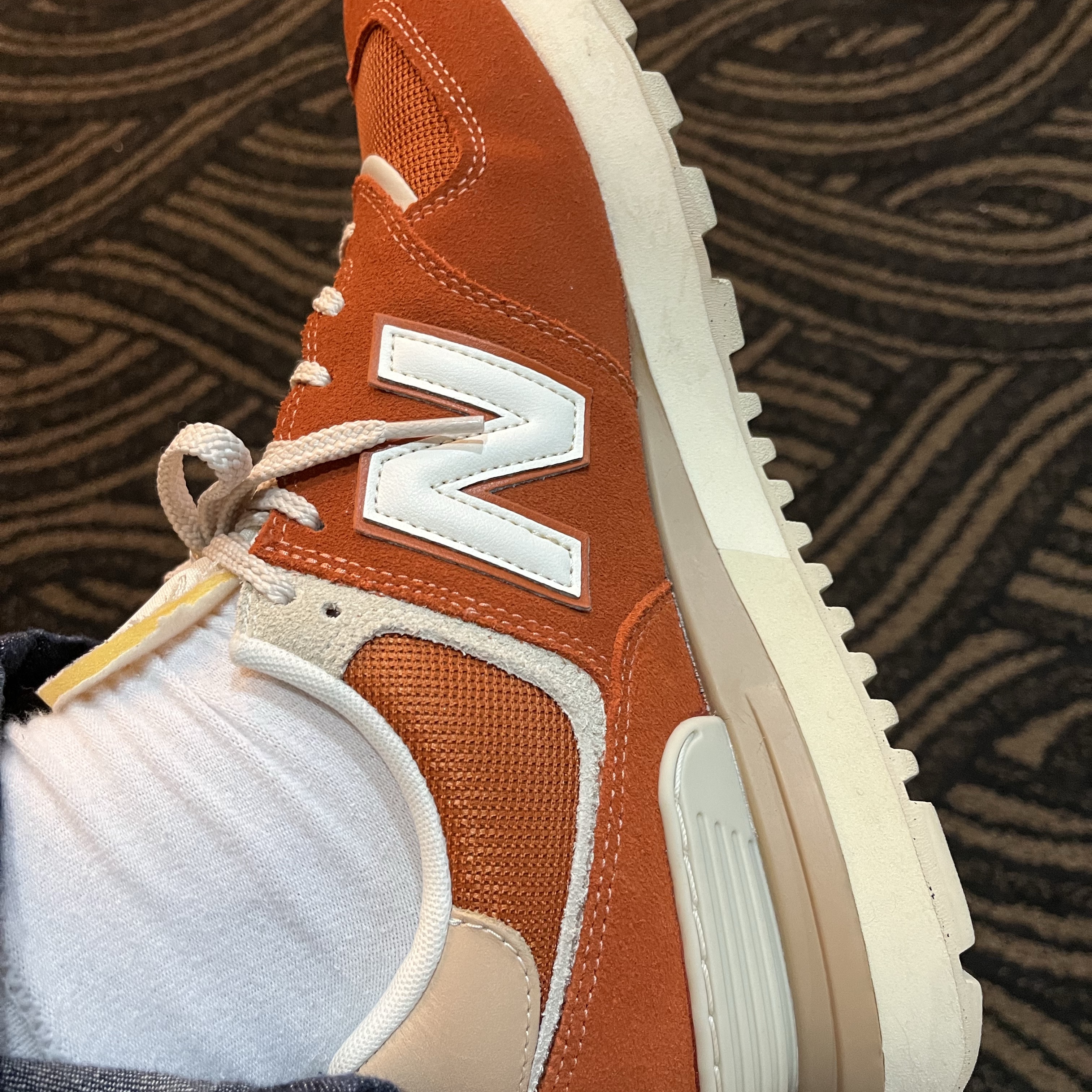 New Balance 574 Legacy Brown White 착용 스타일 - 2