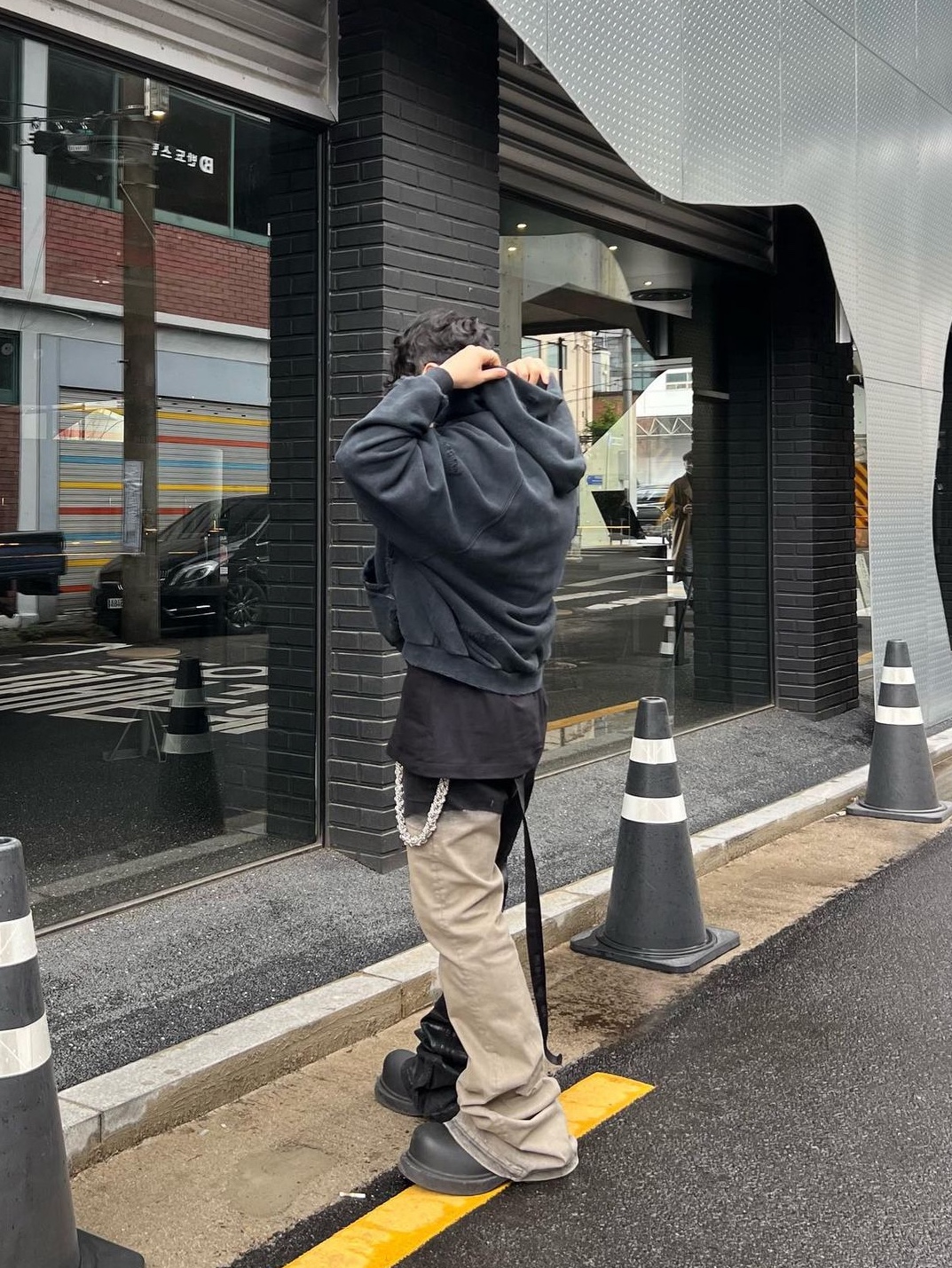 Nonnod x Shinsegae Distressed Zip-Up Hoodie Washed Black, Balenciaga Steroid Derby Black 착용 스타일