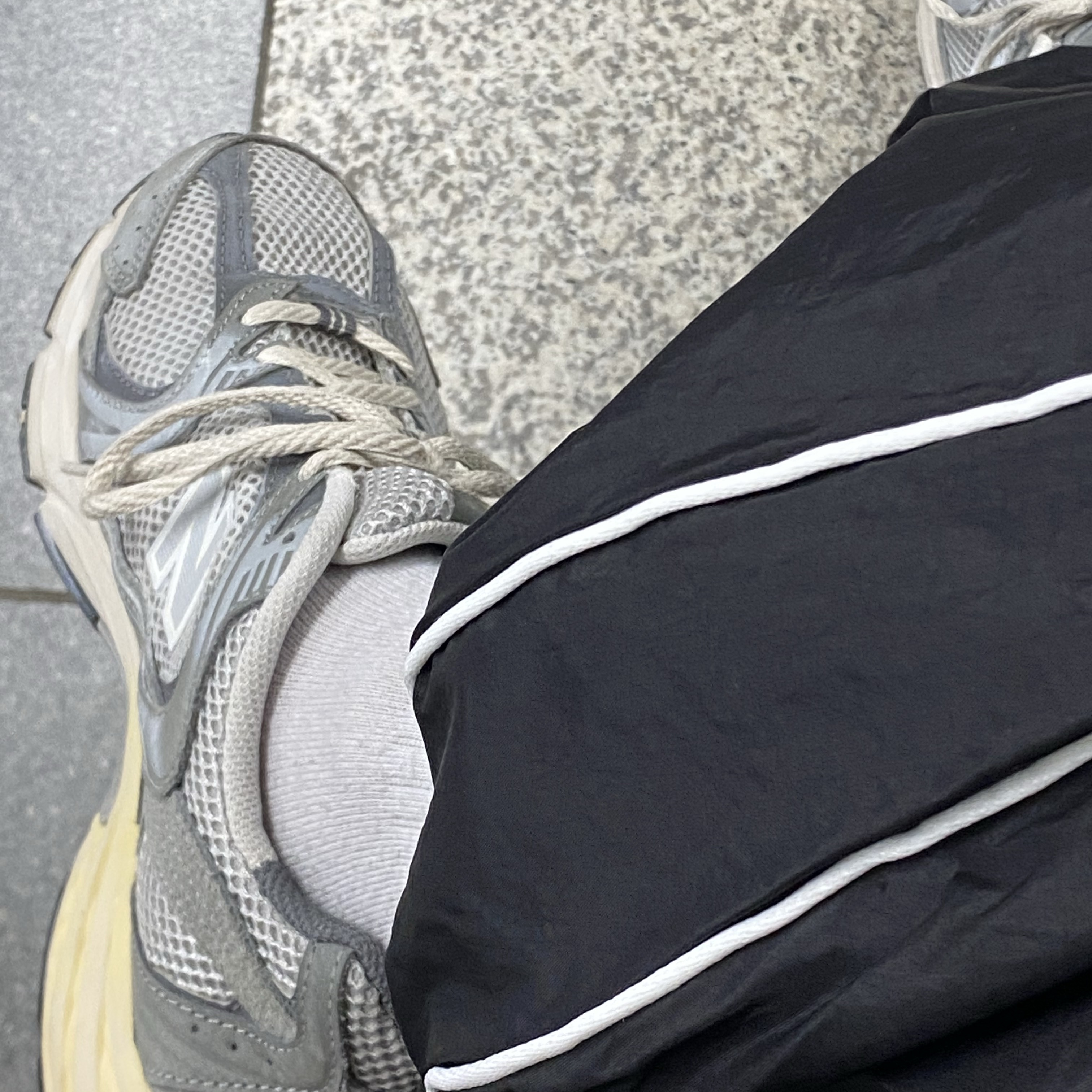 New Balance 530 Premium Vintage Grey Matter 착용 스타일