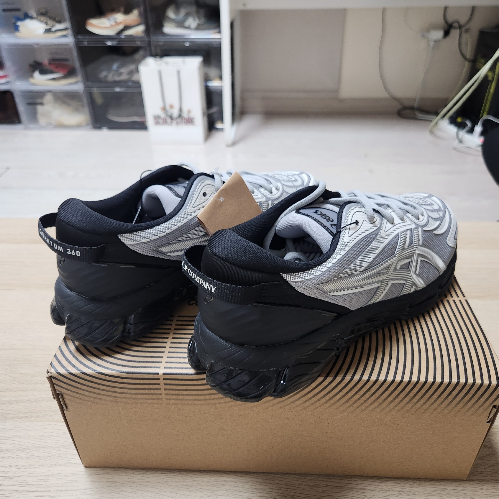 Asics x C.P. Company Gel-Quantum 360 VIII Cement Grey 착용 스타일 - 5