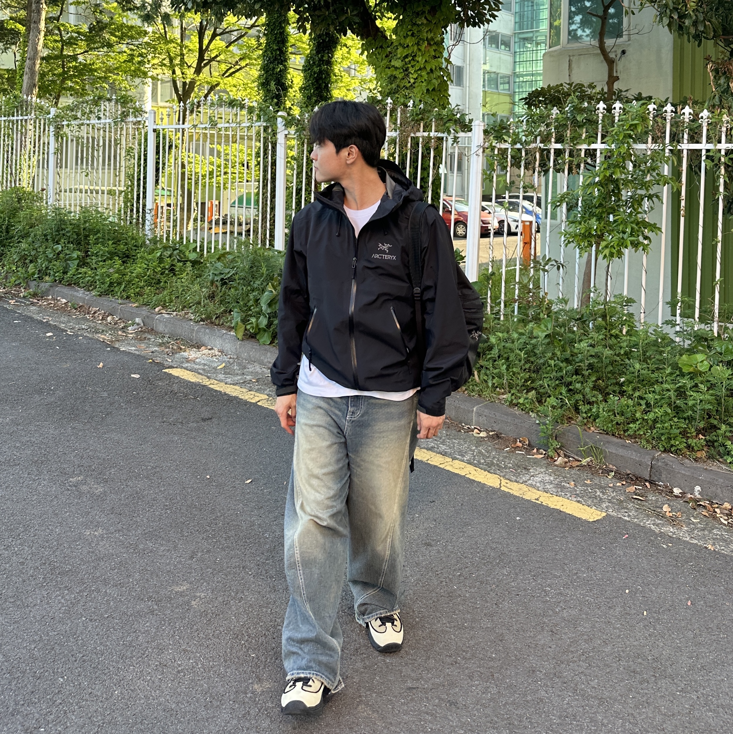 Arc'teryx Beta LT Jacket Black, Nike x Stussy Air Penny II Rattan and Limestone 착용 스타일 - 1