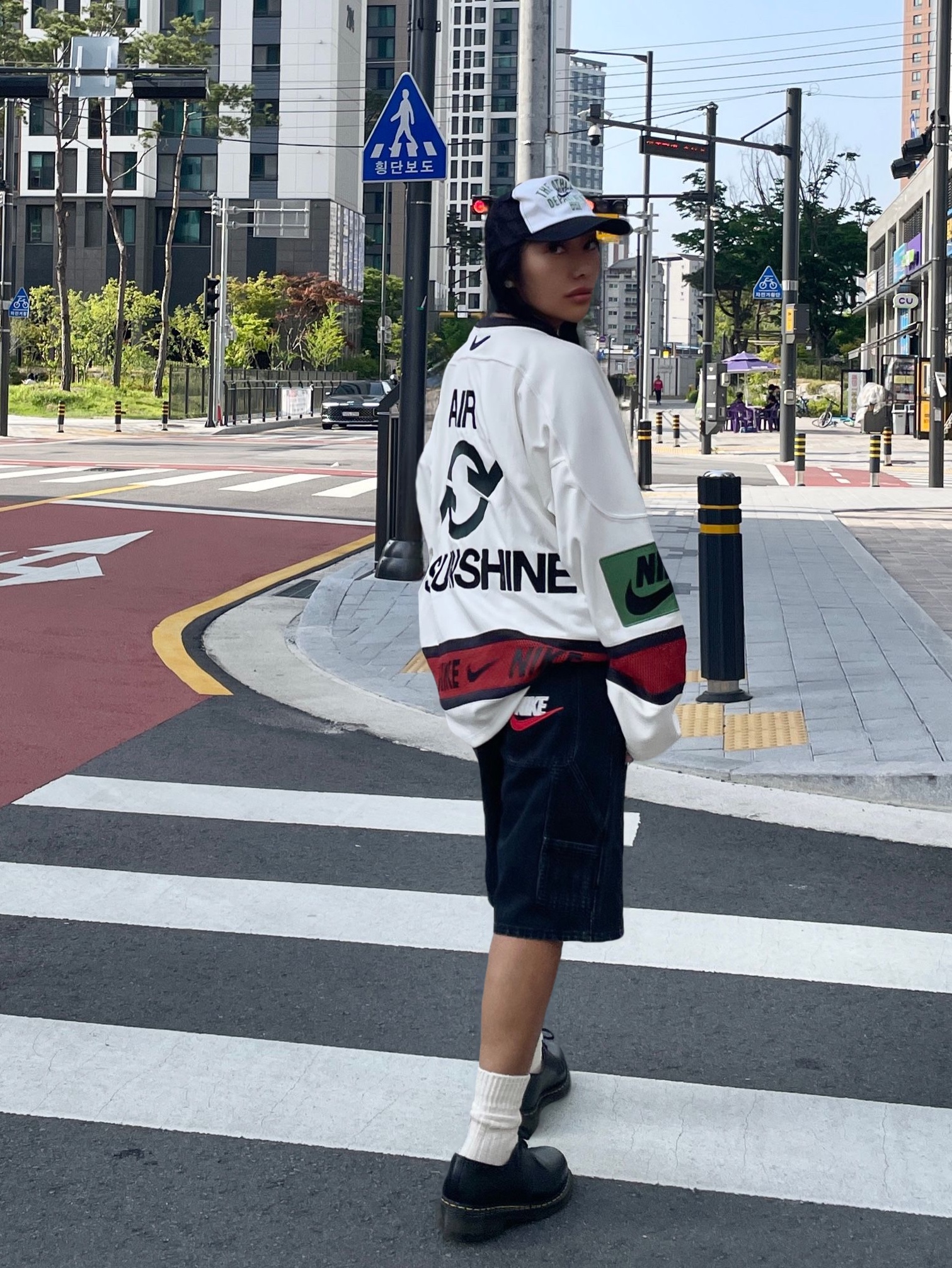 Supreme x Nike Denim Short Black - 24SS, Nike x Cactus Plant Flea Market Hockey Jersey White 착용 스타일 - 2