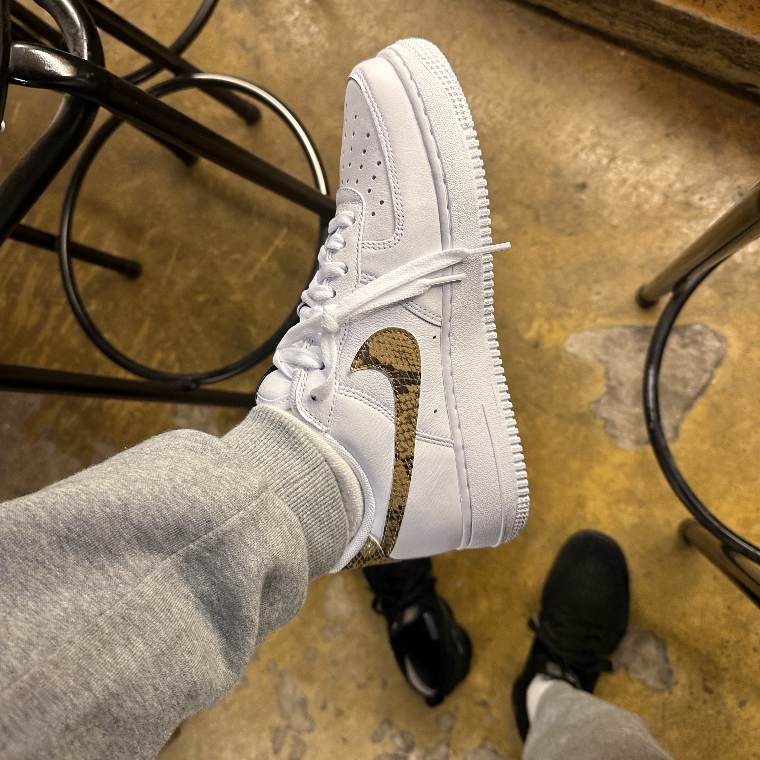 Nike Air Force 1 Low Retro PRM QS Ivory Snake 2019 착용 스타일