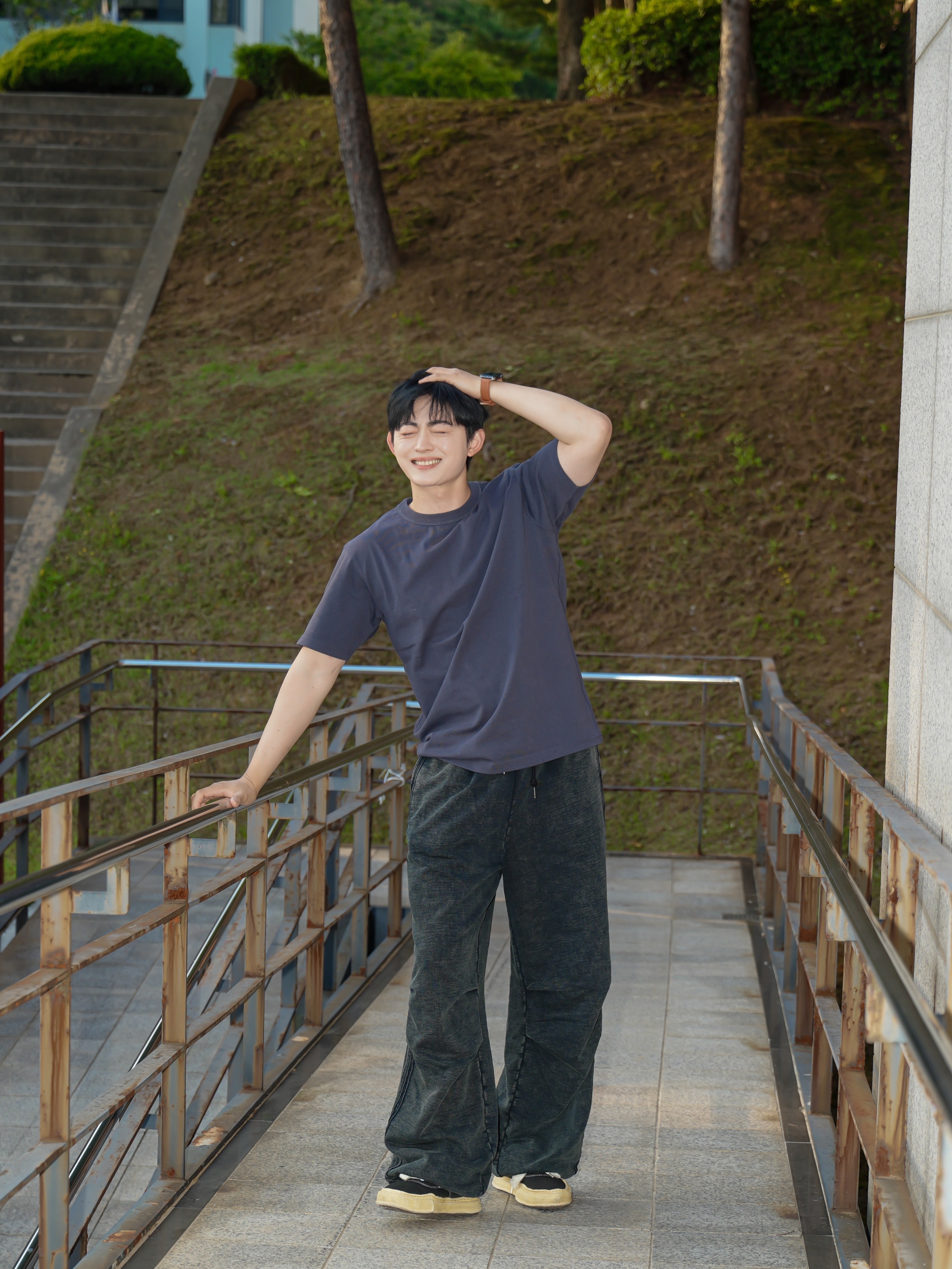 Maison Mihara Yasuhiro Baker OG Sole Broken Suede Low-top Sneakers Black 착용 스타일 - 2