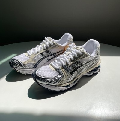 (W) Asics Gel-Kayano 14 White Midnight 착용 스타일 - 1