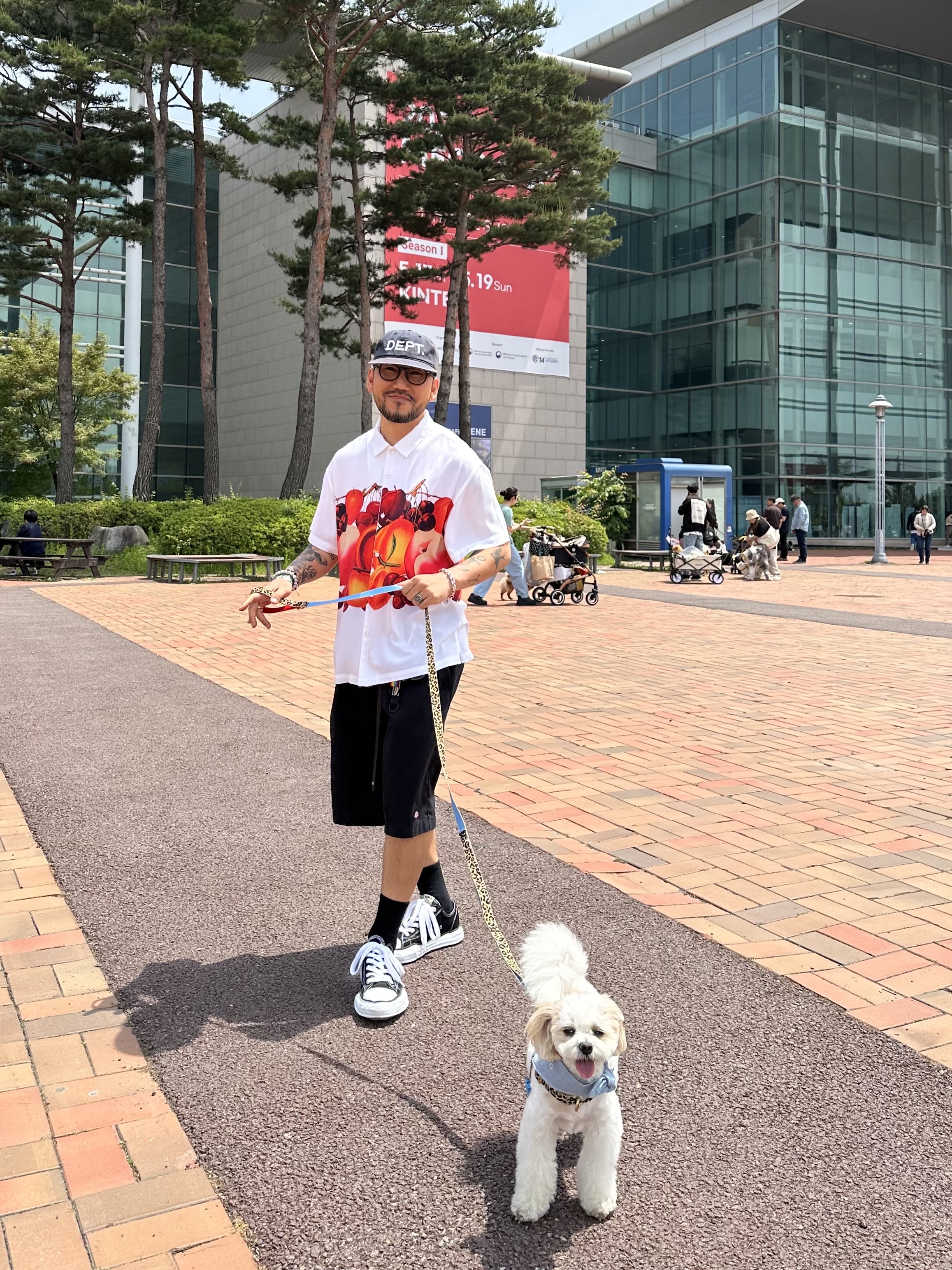 Maison Mihara Yasuhiro Peterson OG Sole Canvas Low Sneakers Black, Dickies Loose Fit 13 Inch Flat Front Work Shorts Black 착용 스타일 - 4