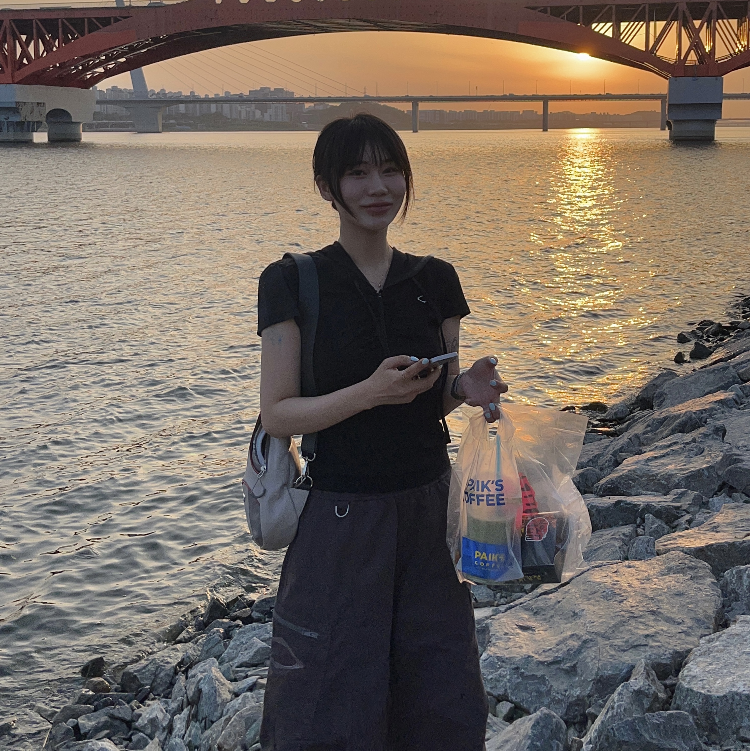(W) Mischief Drawstring Pants Purple Brown, Mischief Foldable Leather Sling Bag Pink Beige Purple Grey 착용 스타일 - 3
