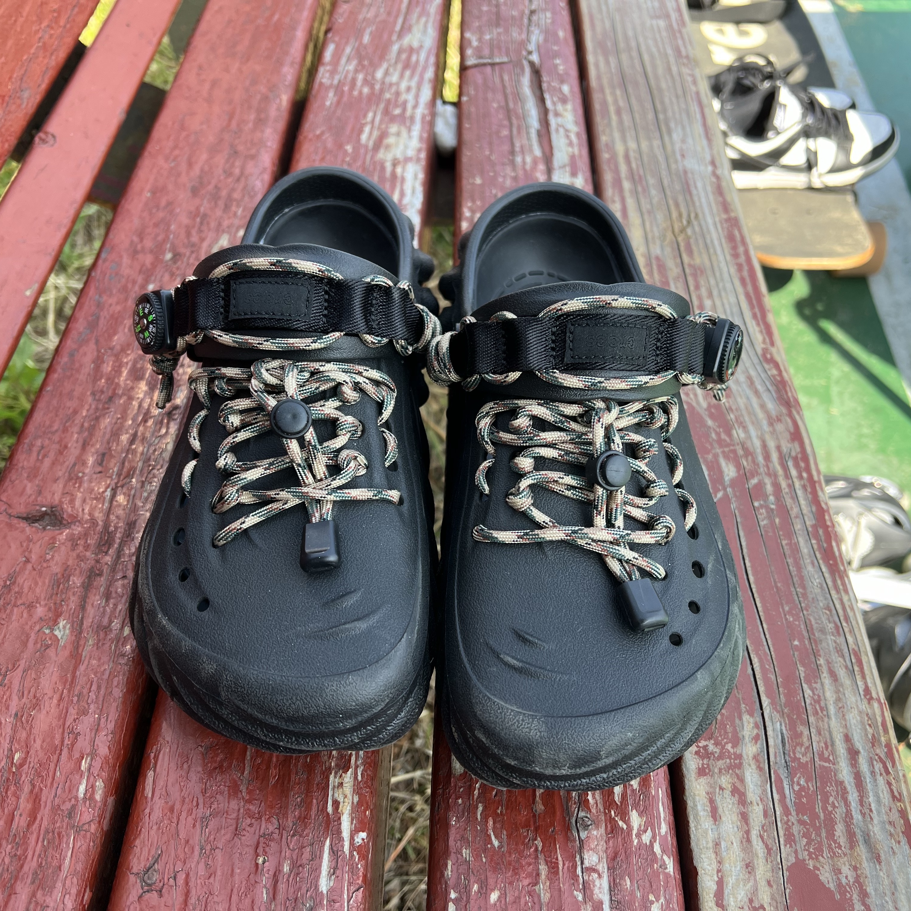 Crocs Echo Clog Black 착용 스타일 - 2