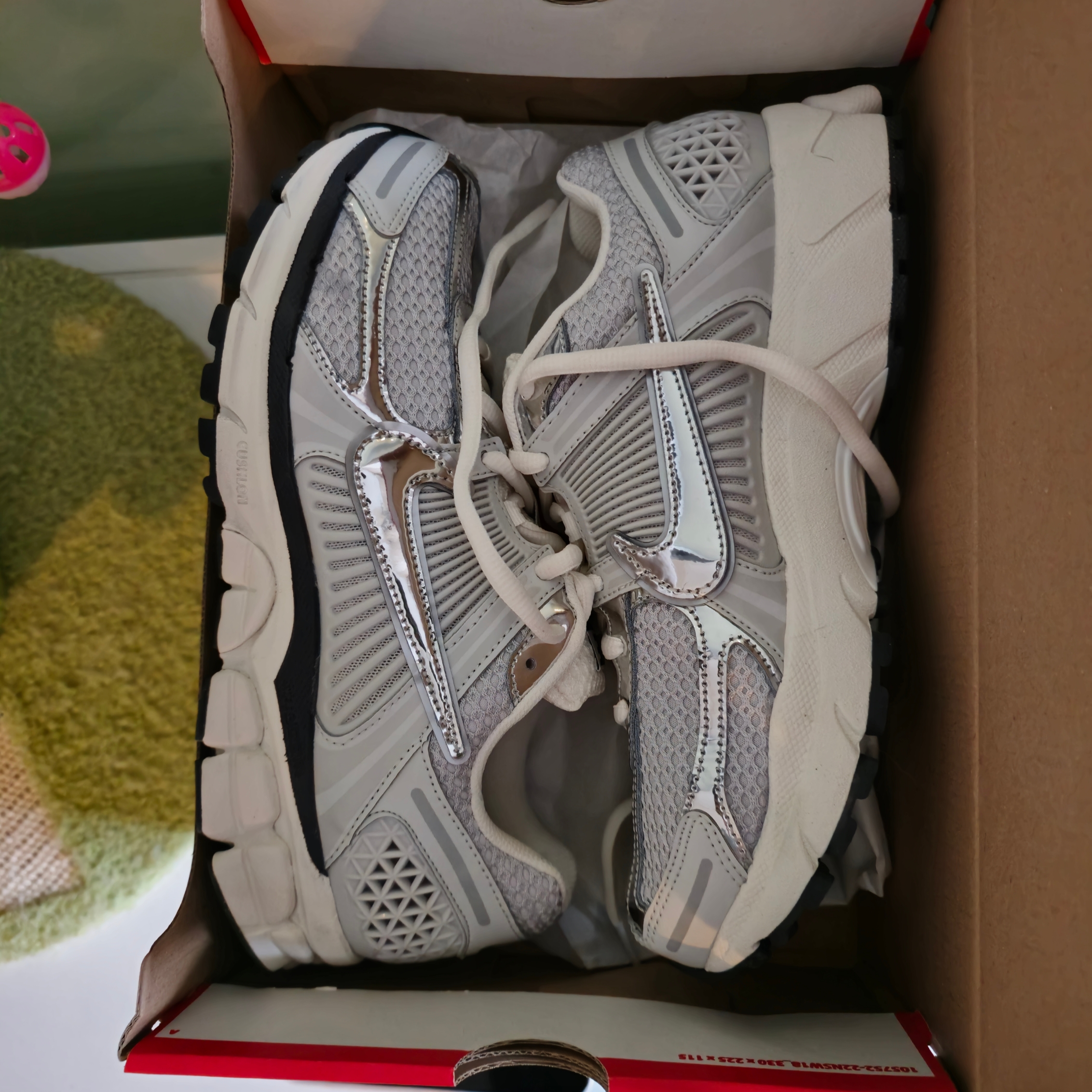 Nike Zoom Vomero 5 Photon Dust Gridiron 착용 스타일