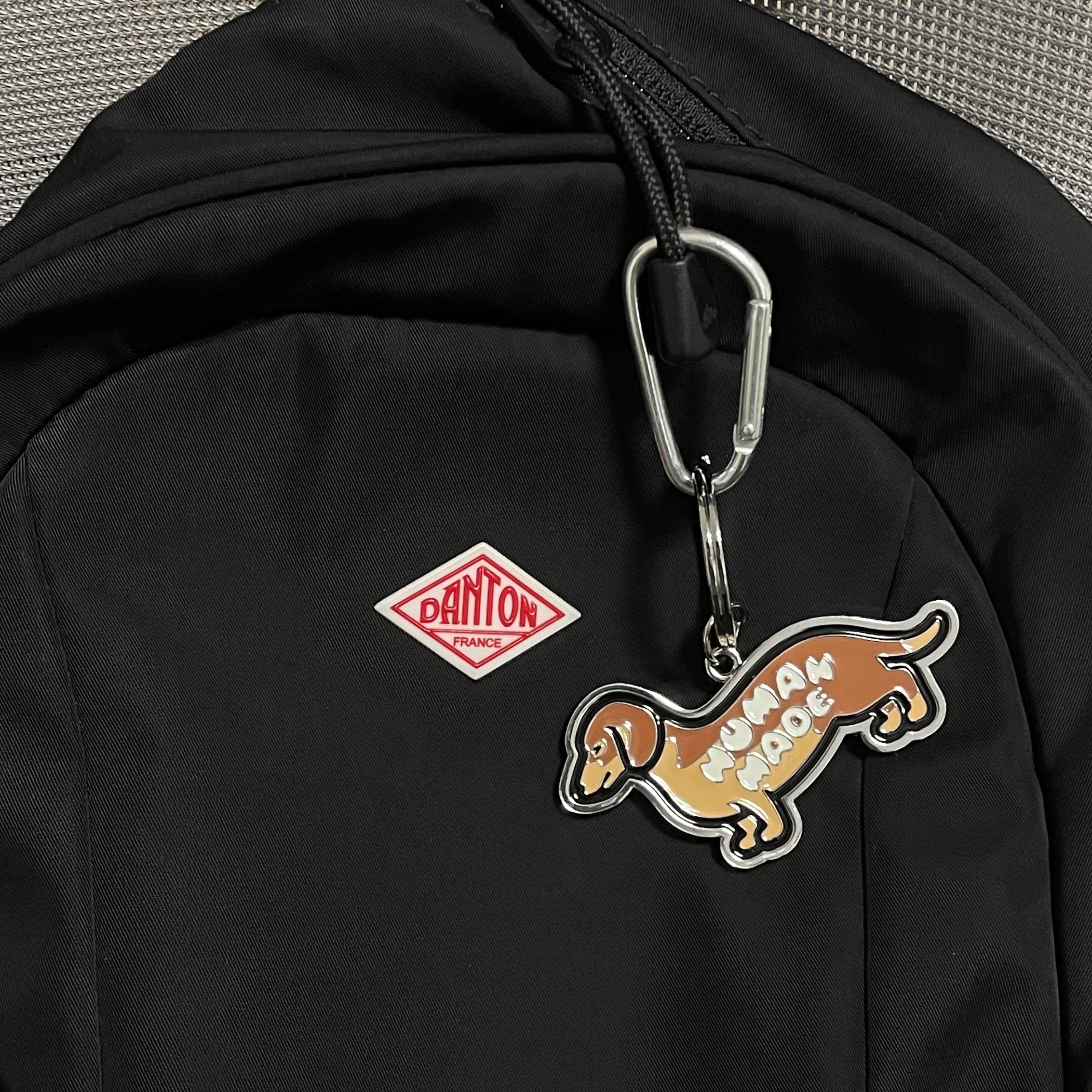 Human Made Dachs Keyring Brown 착용 스타일