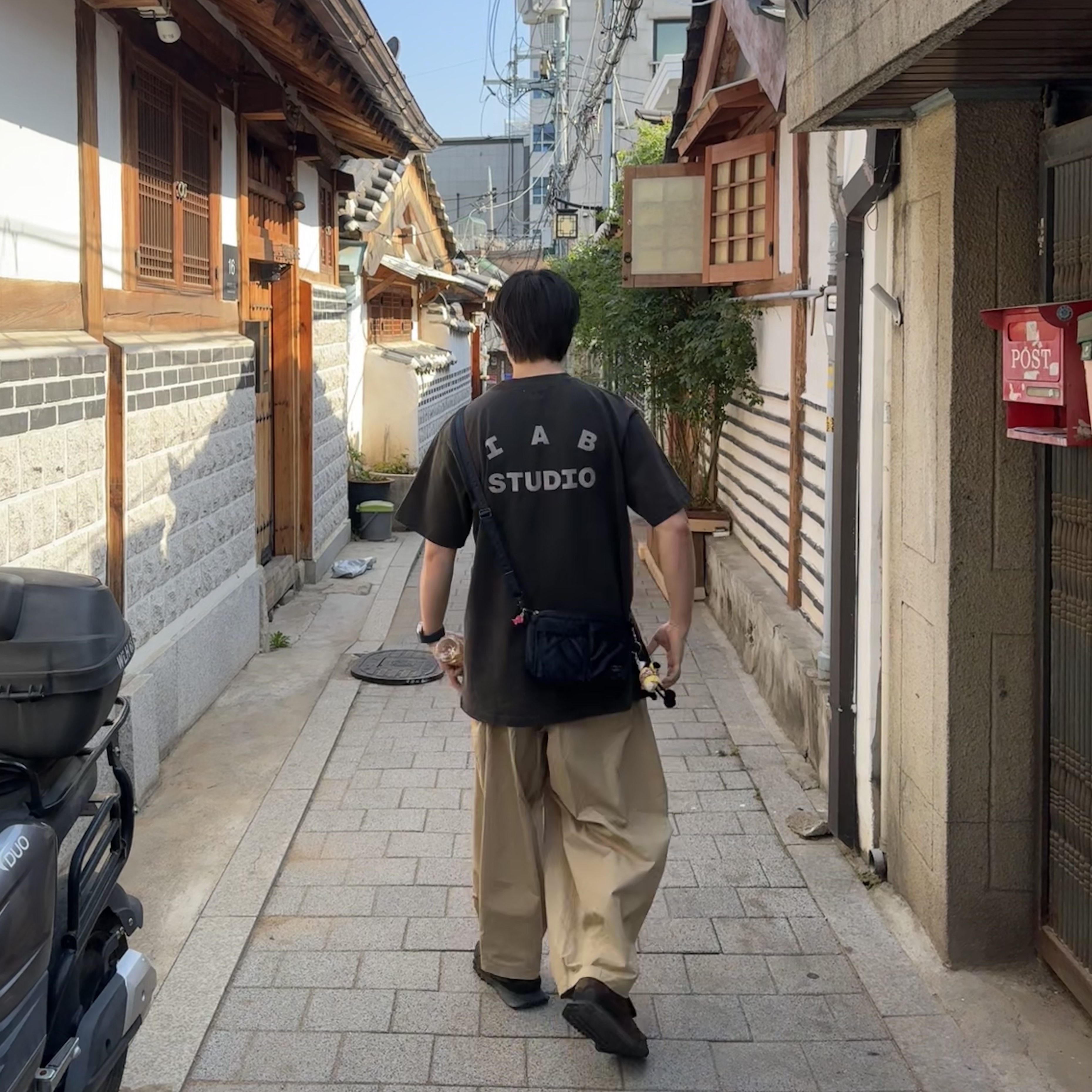 New Balance x Auralee XC-72 Brown, IAB Studio x Obey Icon Heavyweight Box T-Shirt Digital Black 착용 스타일