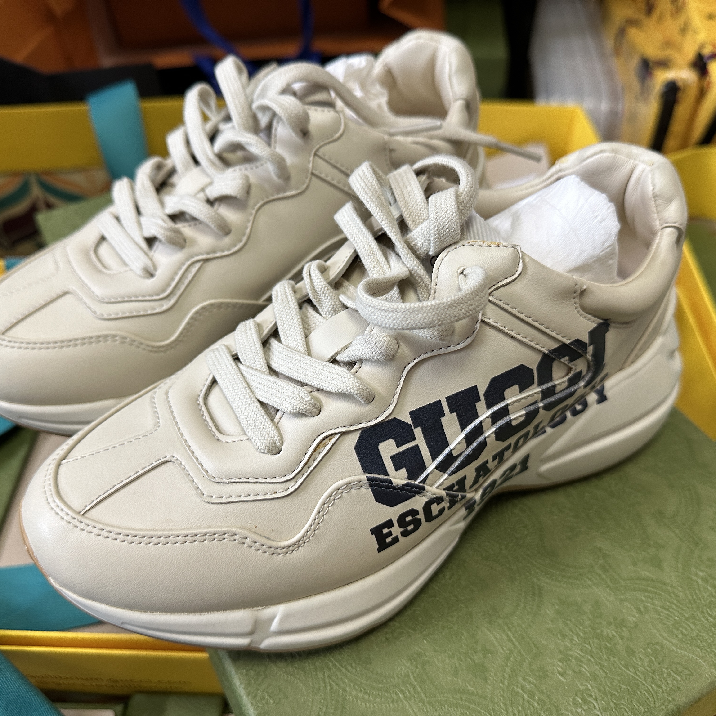 (W) Gucci Rhyton 25 Sneakers 착용 스타일 - 1