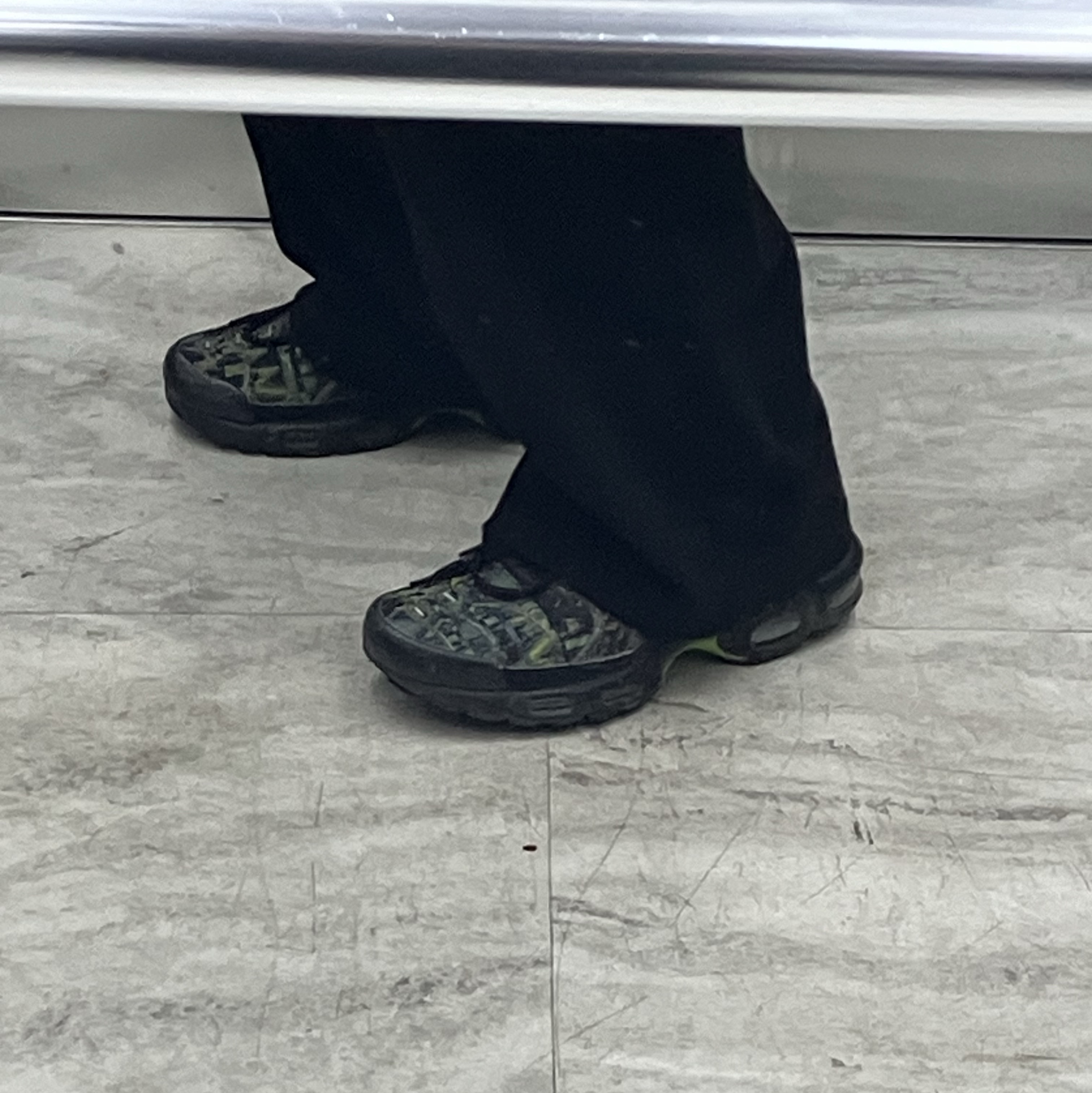 Nike Air Max Plus Sustainable Black Volt 착용 스타일