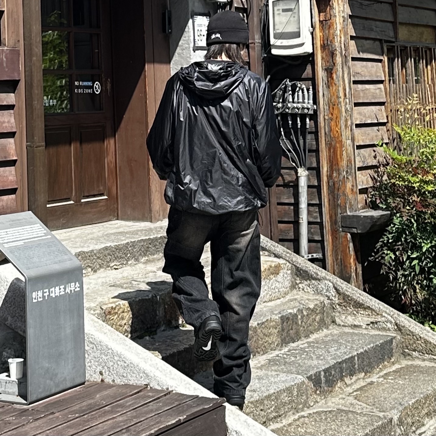 Nike x Supreme SB Darwin Low Black, Supreme Ripstop Hooded Windshell Black - 22SS 착용 스타일 - 5