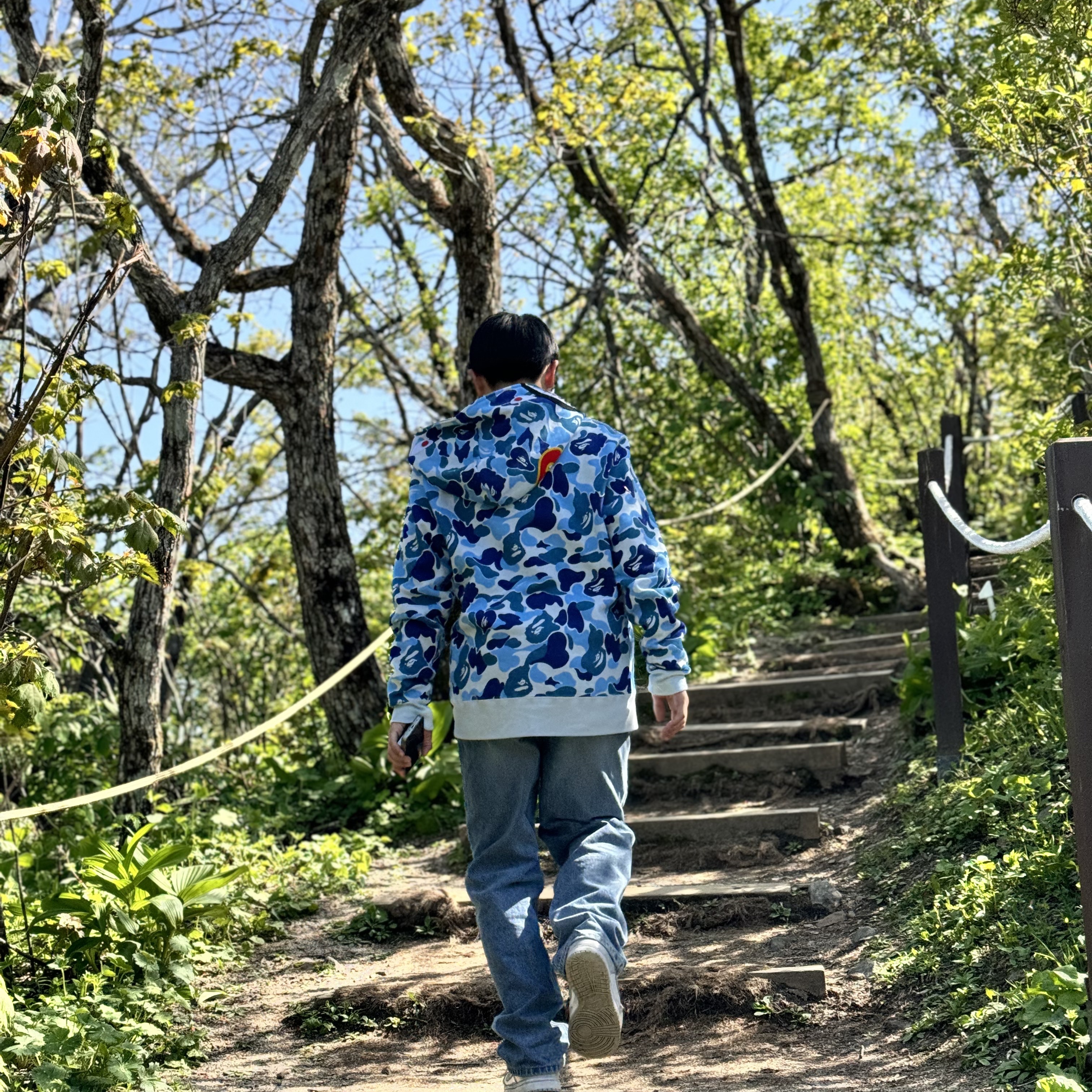 BAPE ABC Camo Double Shark Full Zip Hoodie Light Blue, BAPE Baby Milo Metal Keychain Brown 착용 스타일 - 3