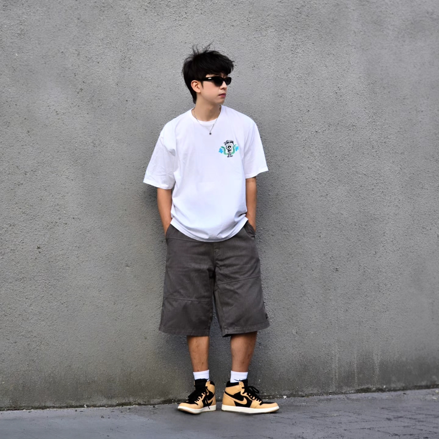 Stussy Skull Crest T-Shirt White, Jordan 1 Retro High OG Vachetta Tan 착용 스타일 - 6